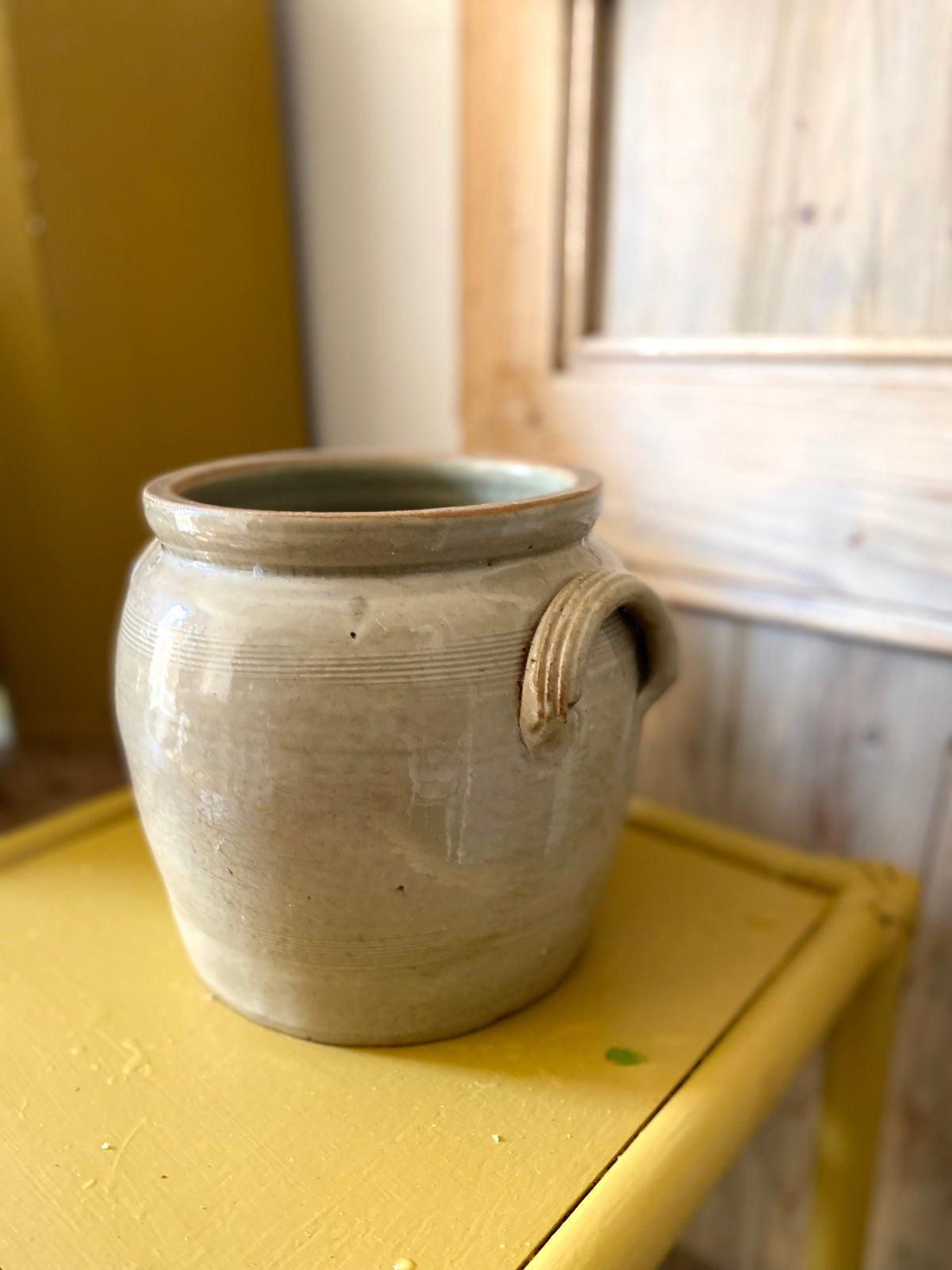 Pot à graisse en grès vernissé gris, deux anses cannelées