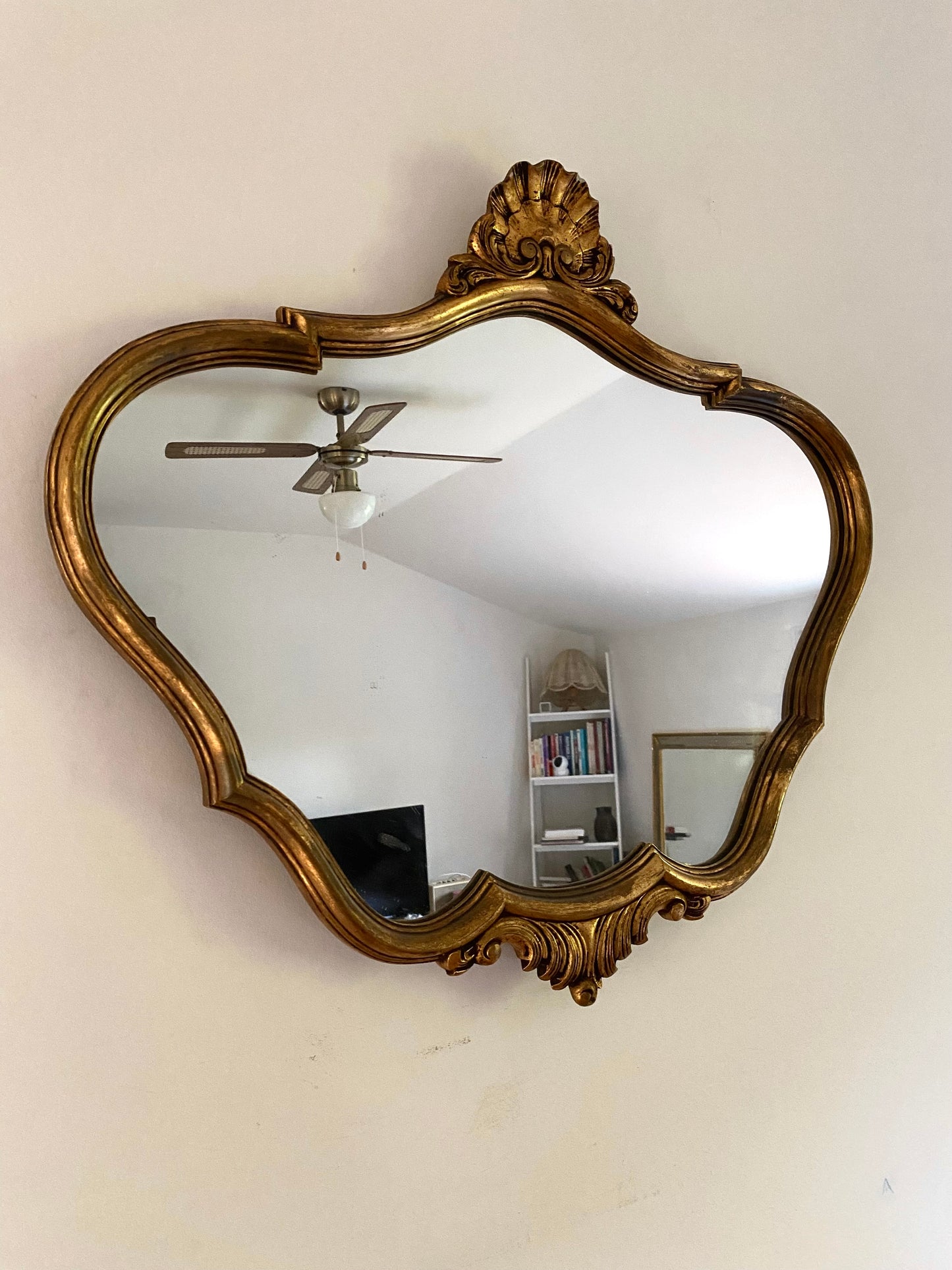 Miroir baroque ancien à coquille