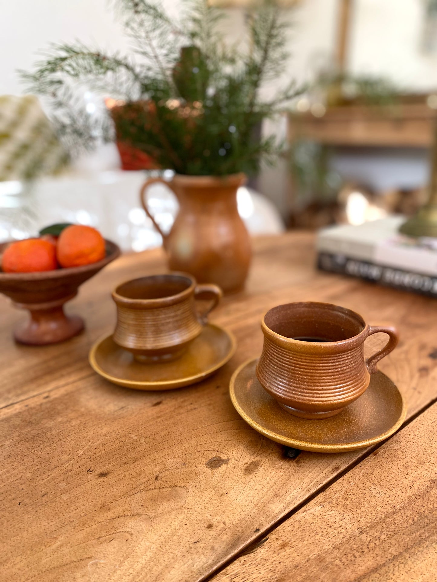 Tasses en grès annelé 1970