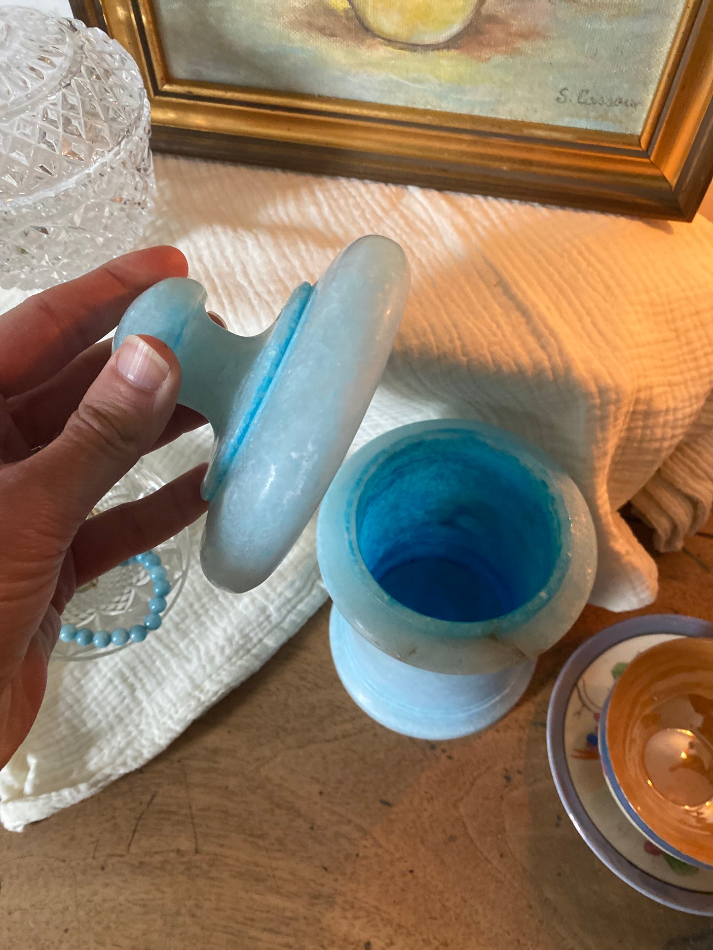 Pot d’apothicaire en albâtre bleu turquoise datant des années 1960.