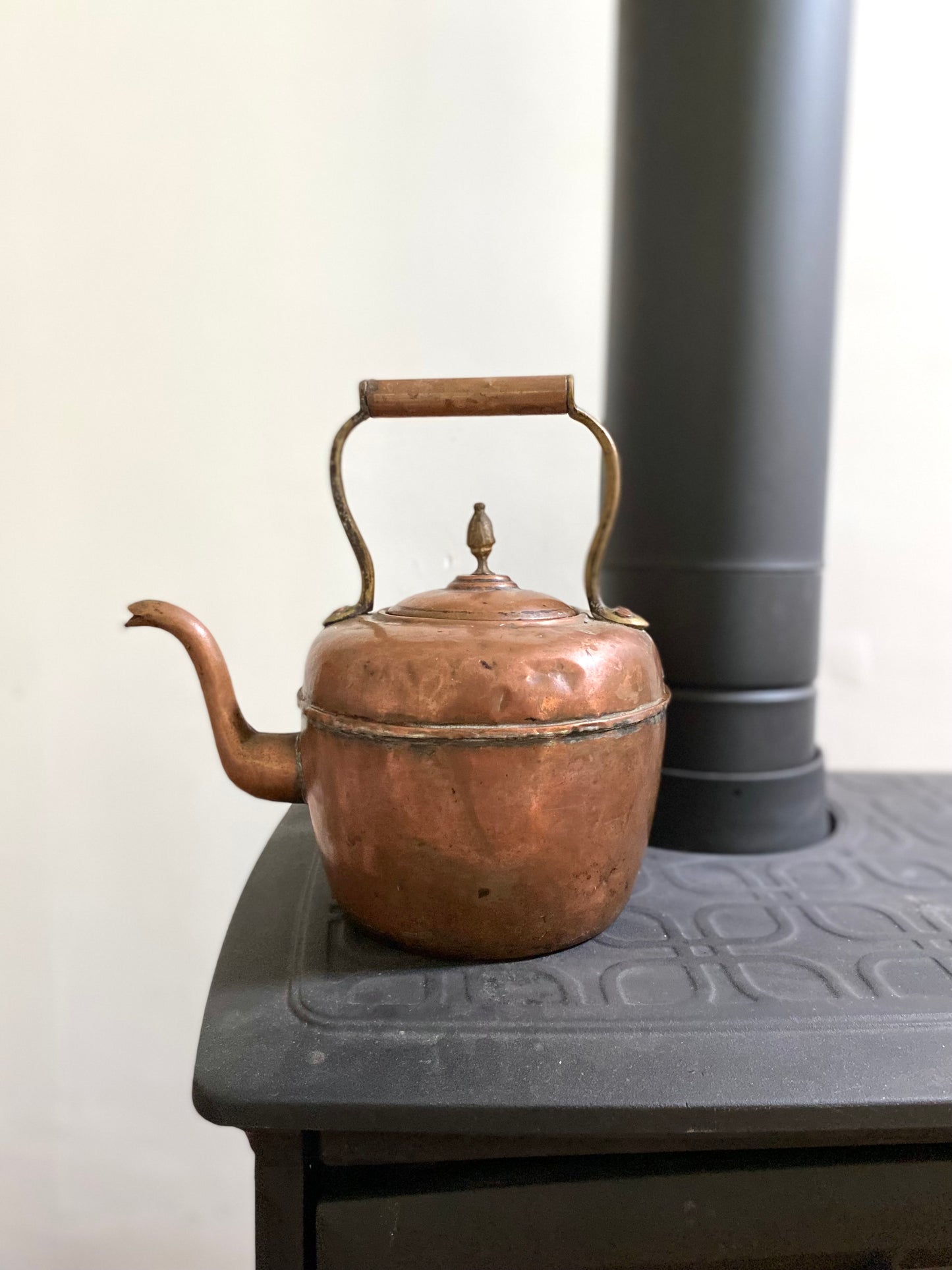 Bouilloire début du XXe siècle en cuivre martelé