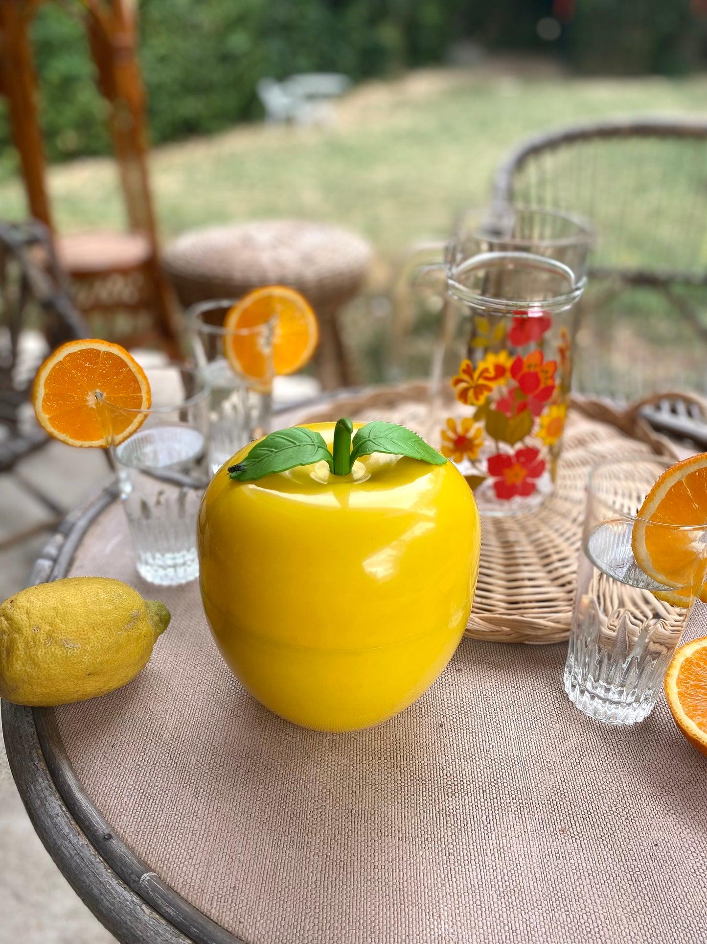 Seau à glaçons "pomme" vintage en plastique jaune, années 70
