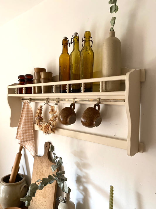 Étagère murale en bois ancien couleur crème