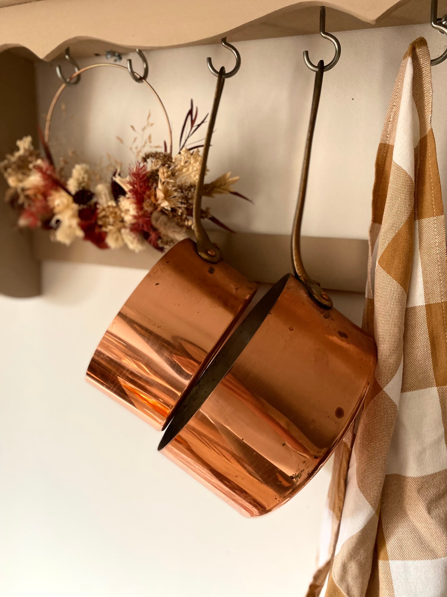 Duo de Casseroles en cuivre milieu du XXe siècle de fabrication française par Métaux Ouvrés Vesoul