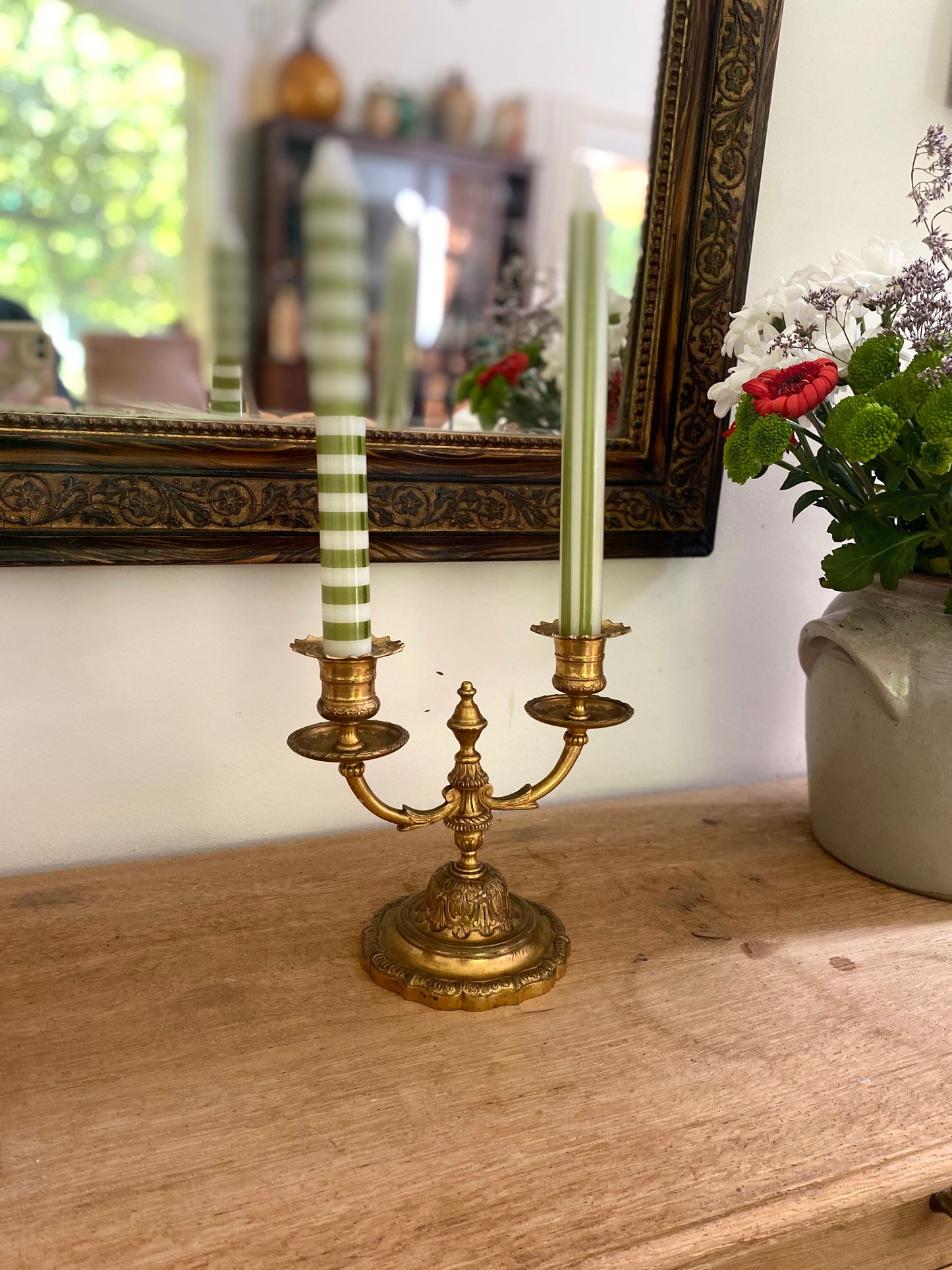 Candélabre deux bras en laiton doré — style Louis XV
