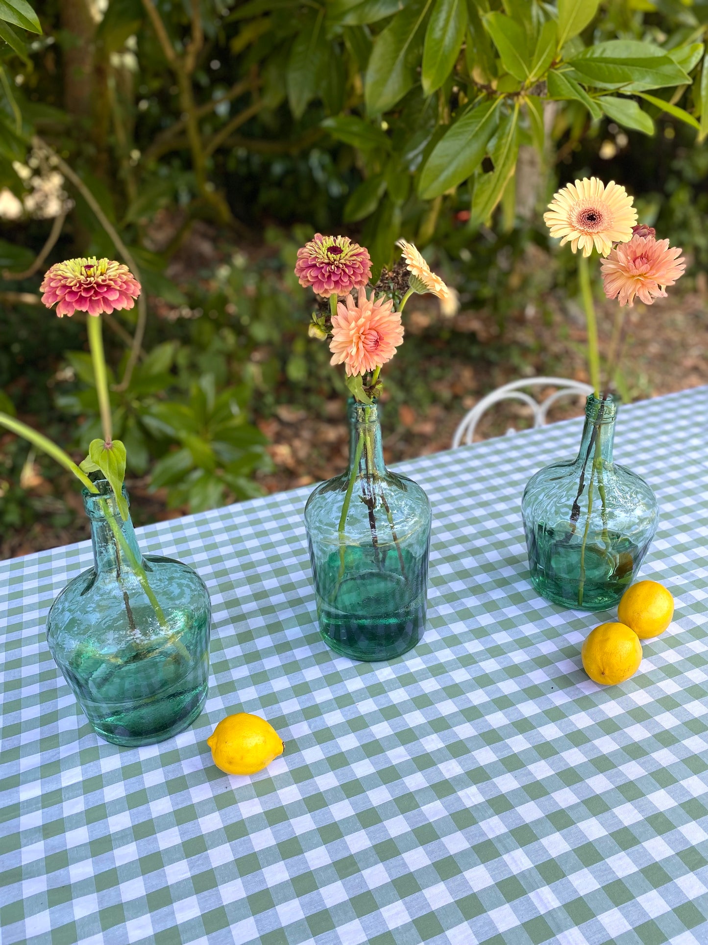 Trio de dames-jeannes en verre soufflé vert-bleu