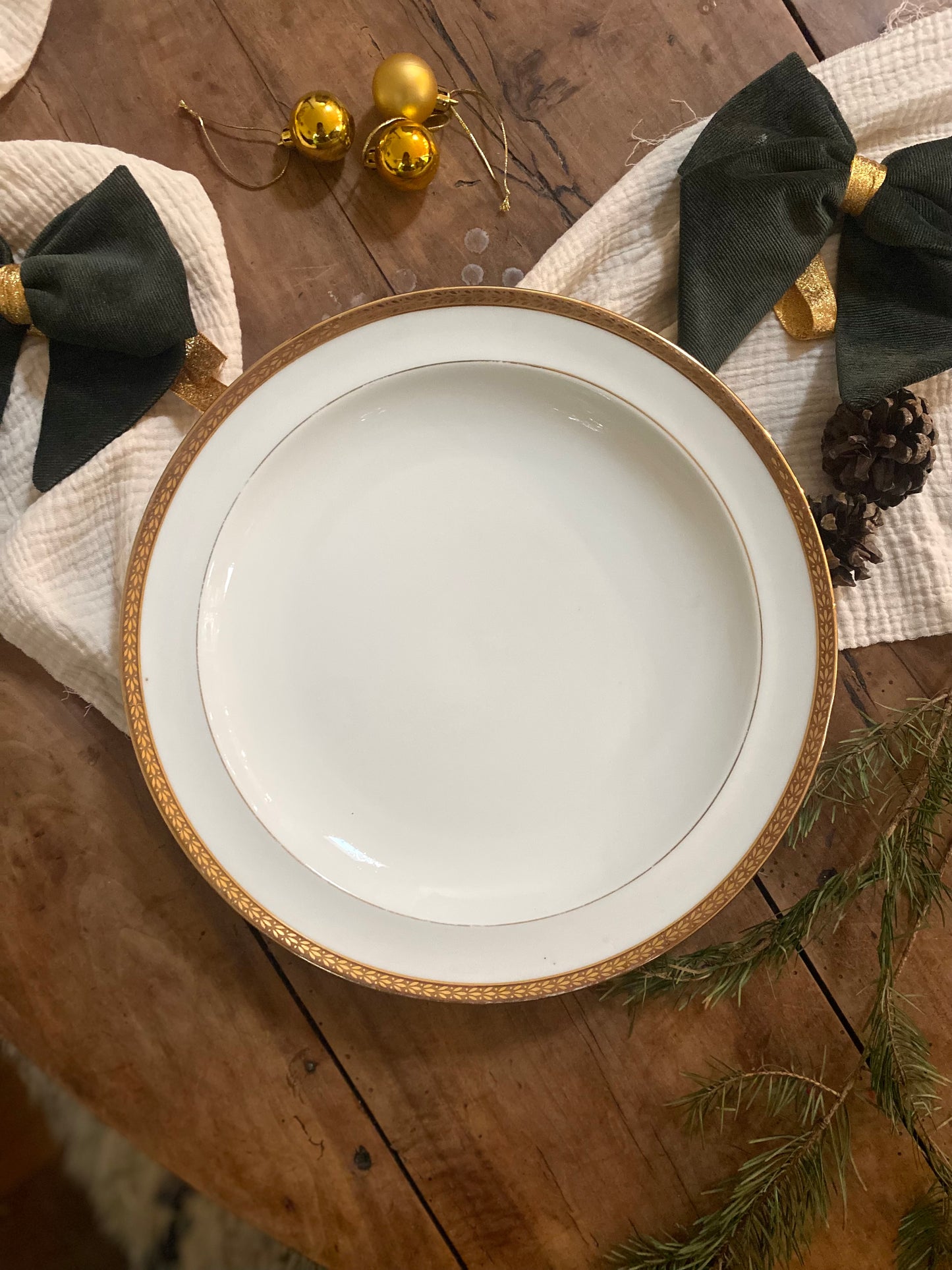 Plat de service en faïence ancienne