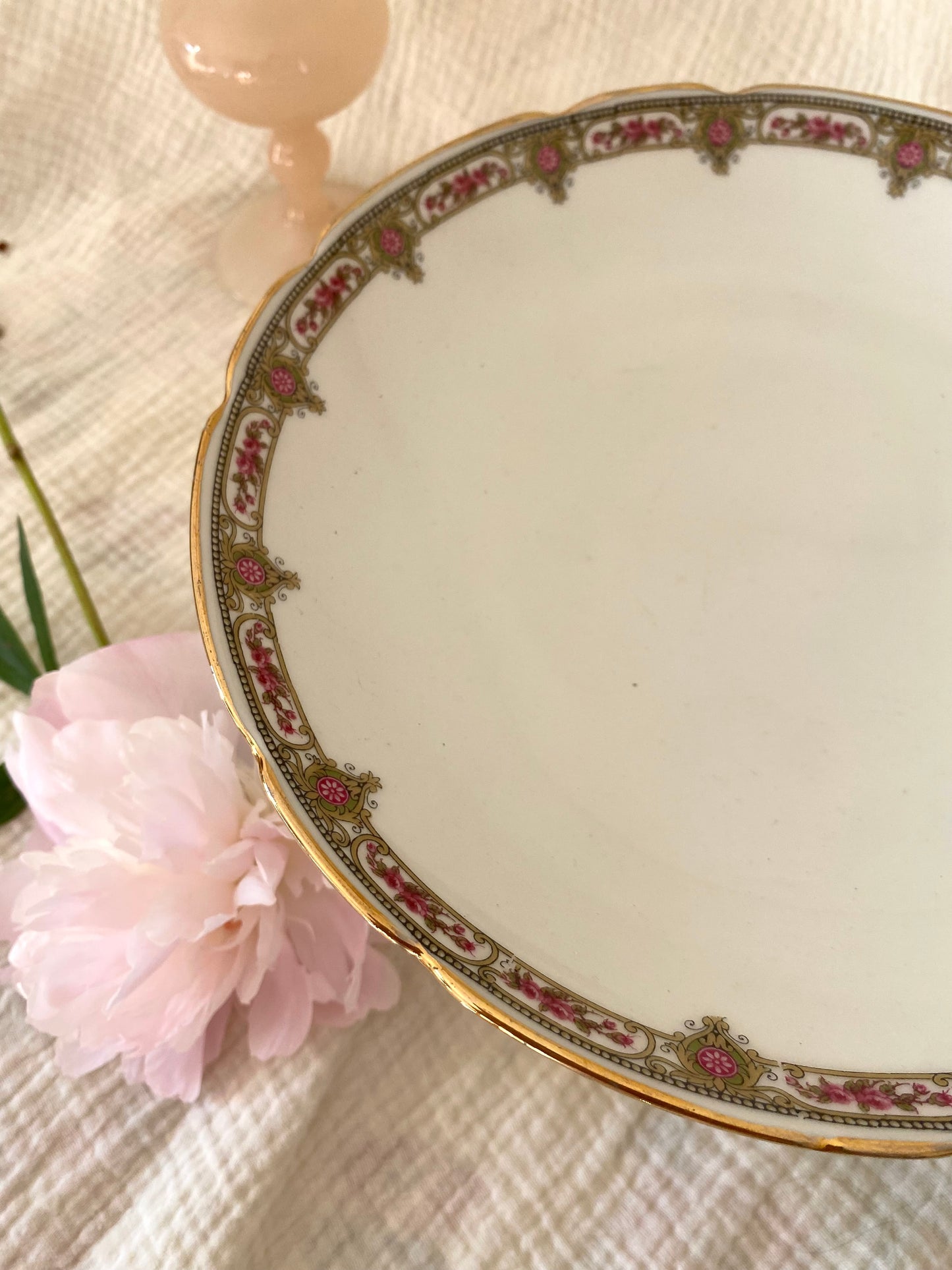 Compotier sur pied en porcelaine - début XXe