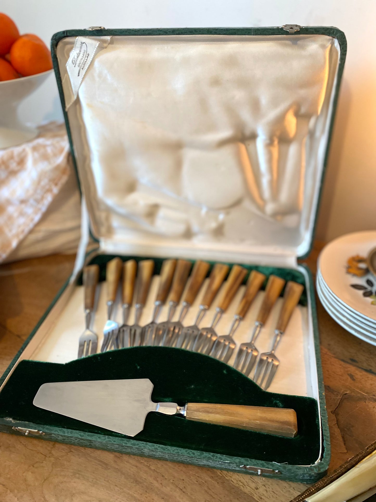 Service à dessert en corne ancienne