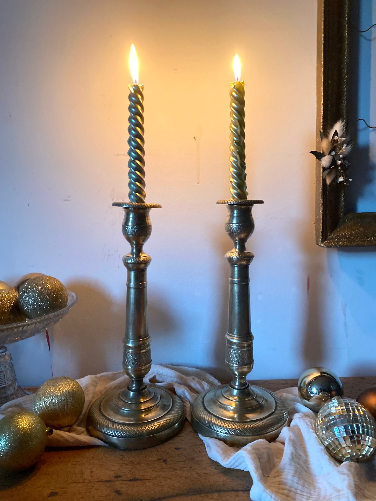 Paire de bougeoirs en laiton fin XIXe