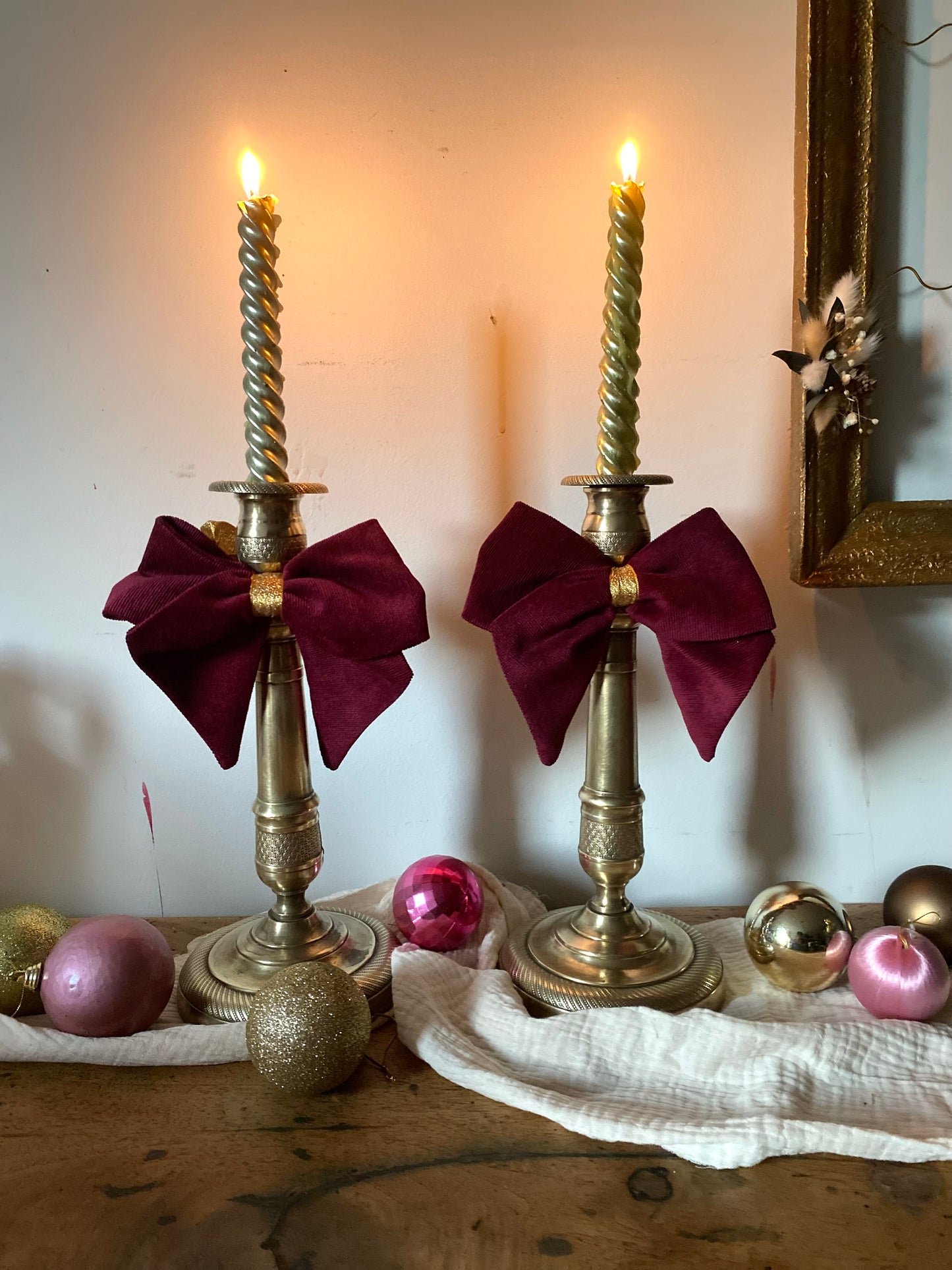 Paire de bougeoirs en laiton fin XIXe