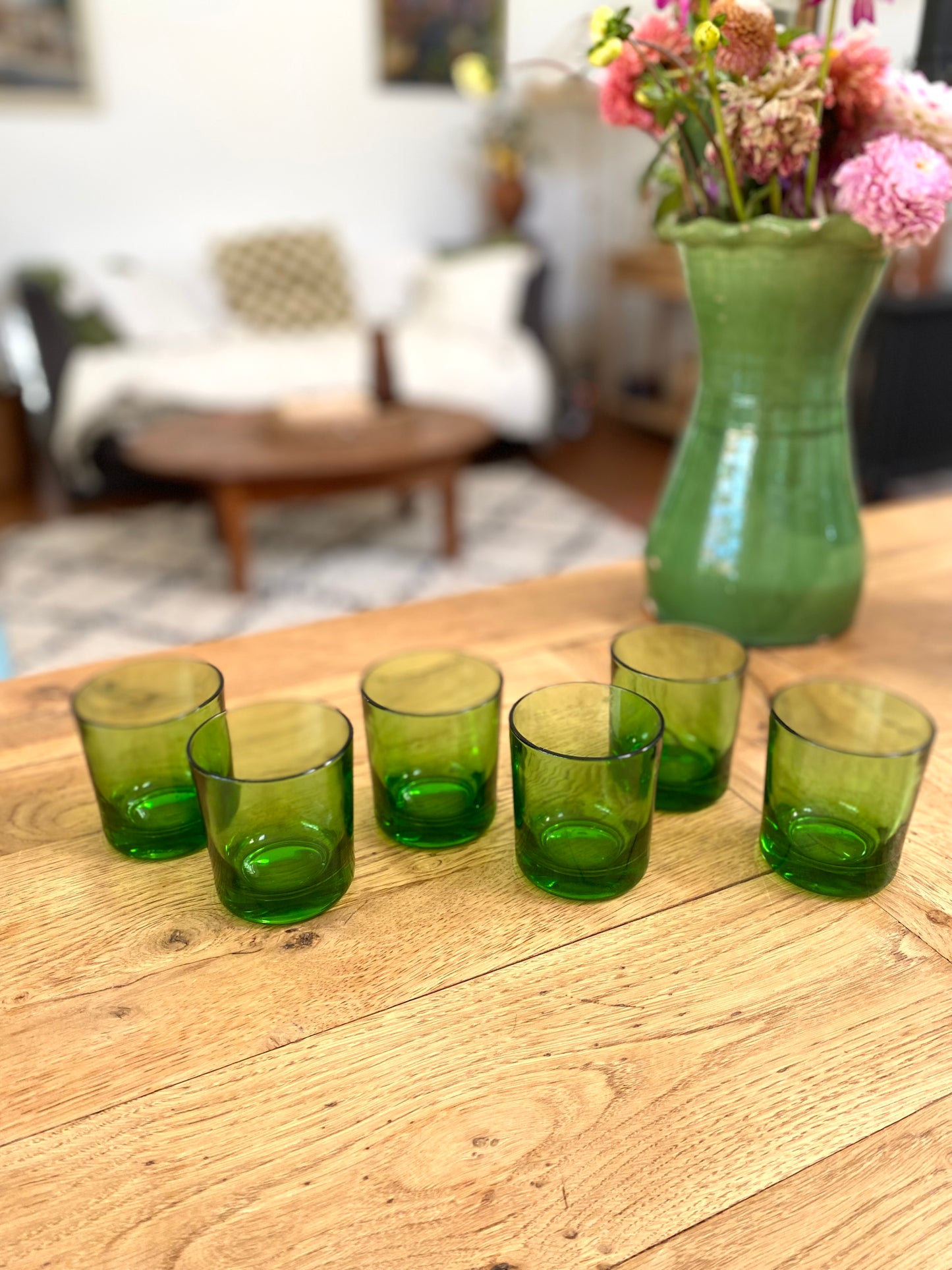 Série de 8 gobelets en verre teinté vert