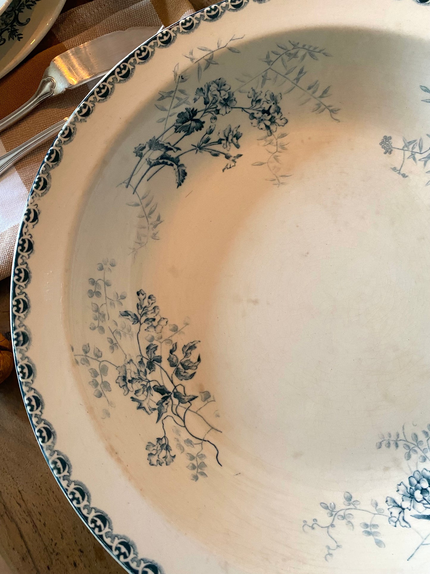 Plat creux en faïence Terre de fer