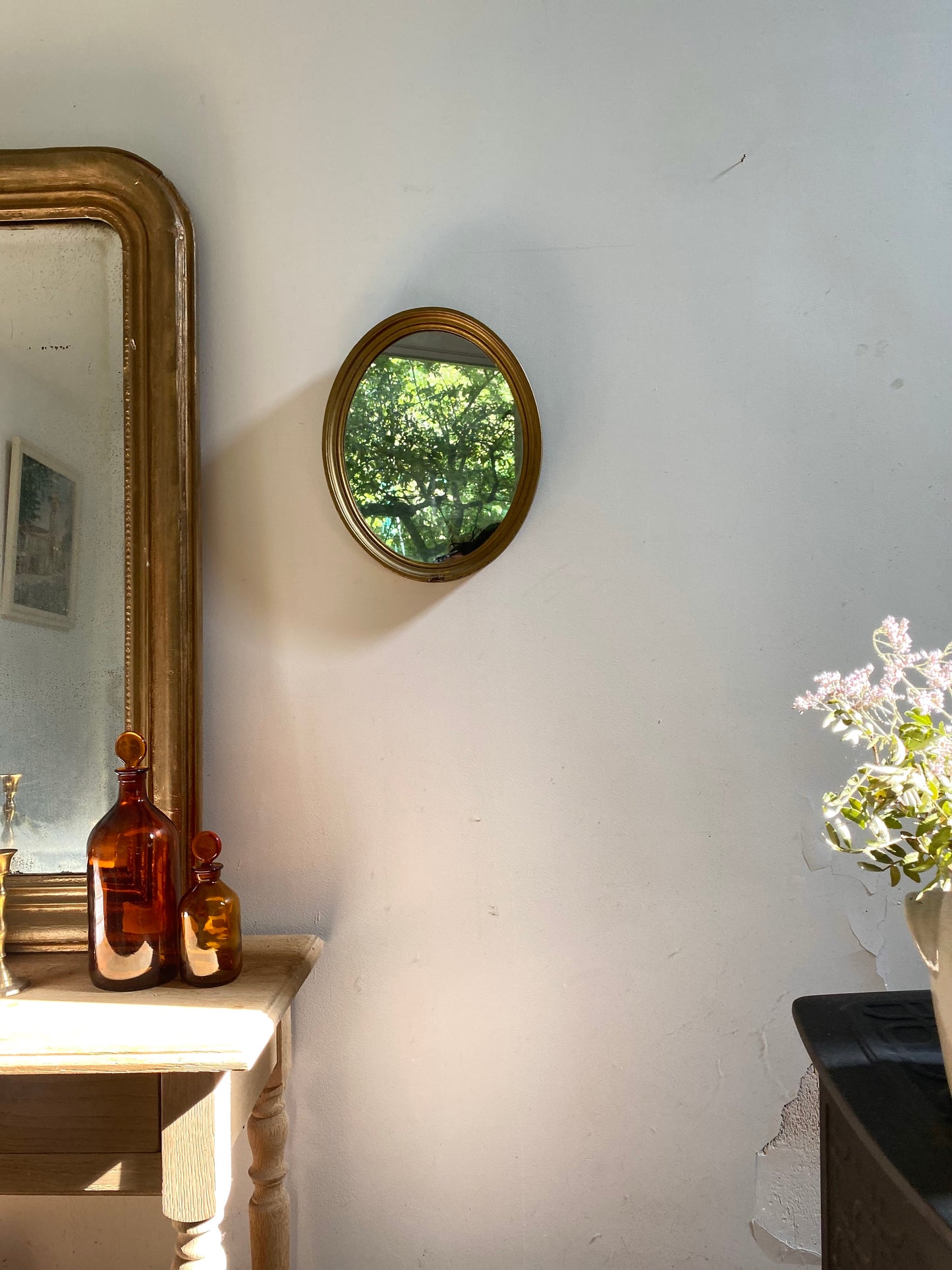Miroir ovale en bois doré