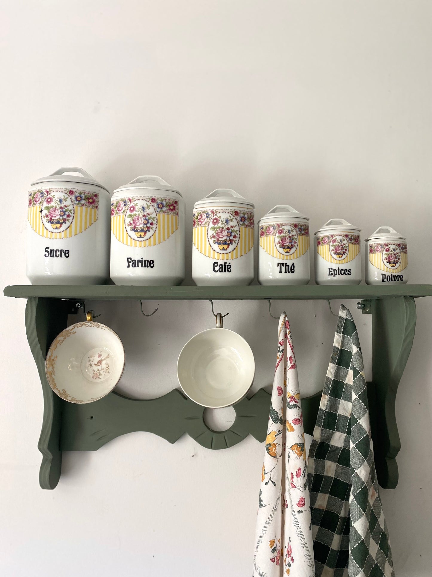 Étagère de cuisine murale vintage