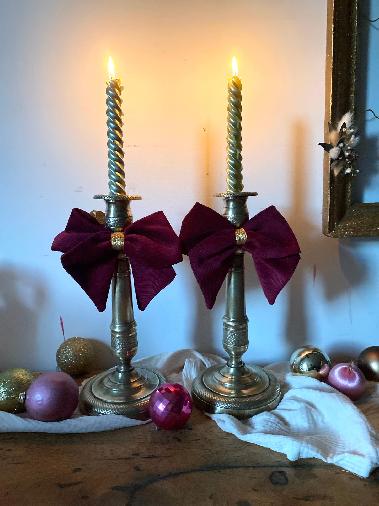 Paire de bougeoirs en laiton fin XIXe