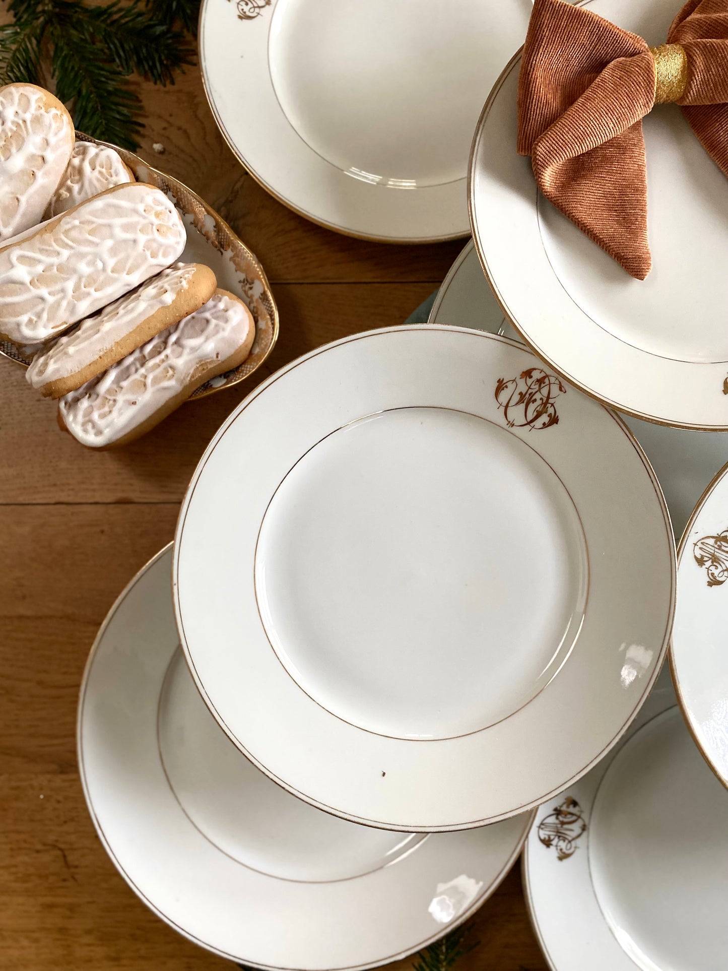 Assiettes plates en porcelaine anglaise