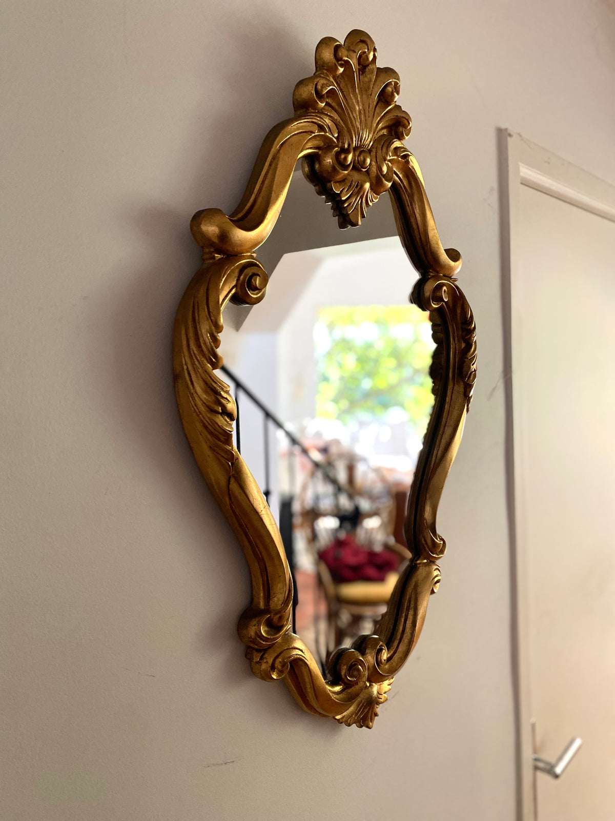 Miroir doré de style Louis XV, milieu du XXe siècle