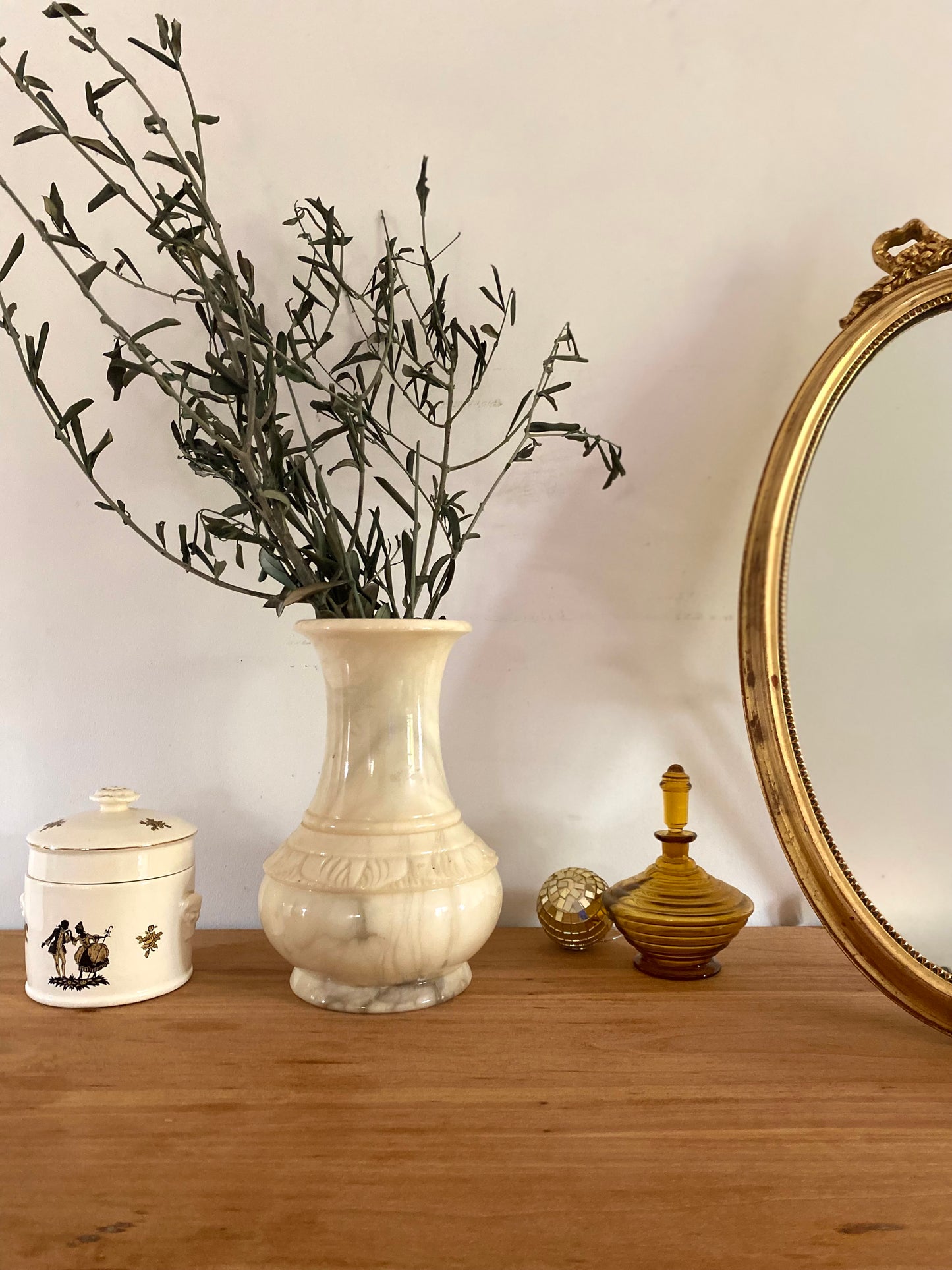 Duo de pots décoratifs en porcelaine ancienne