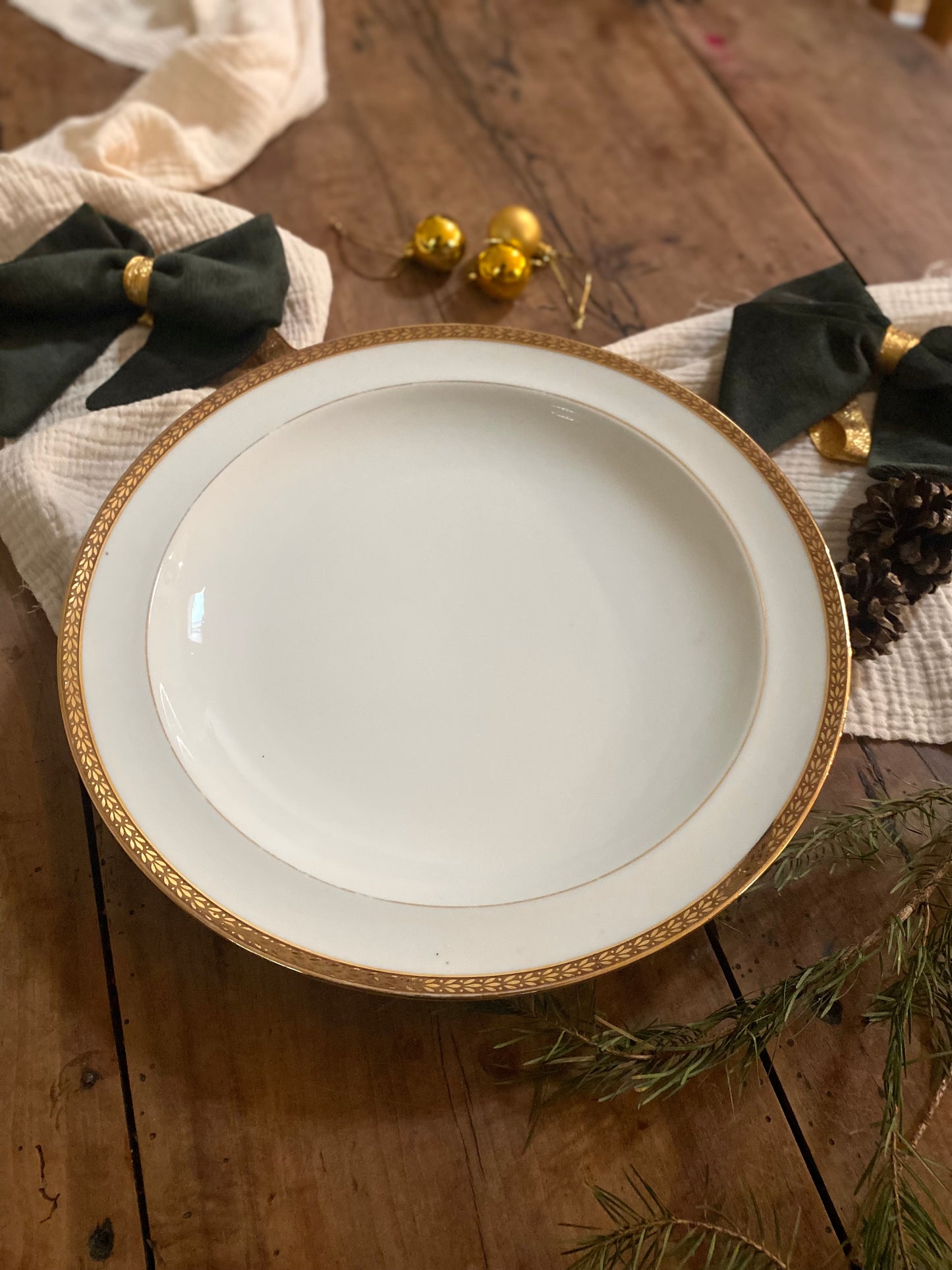 Plat de service en faïence ancienne