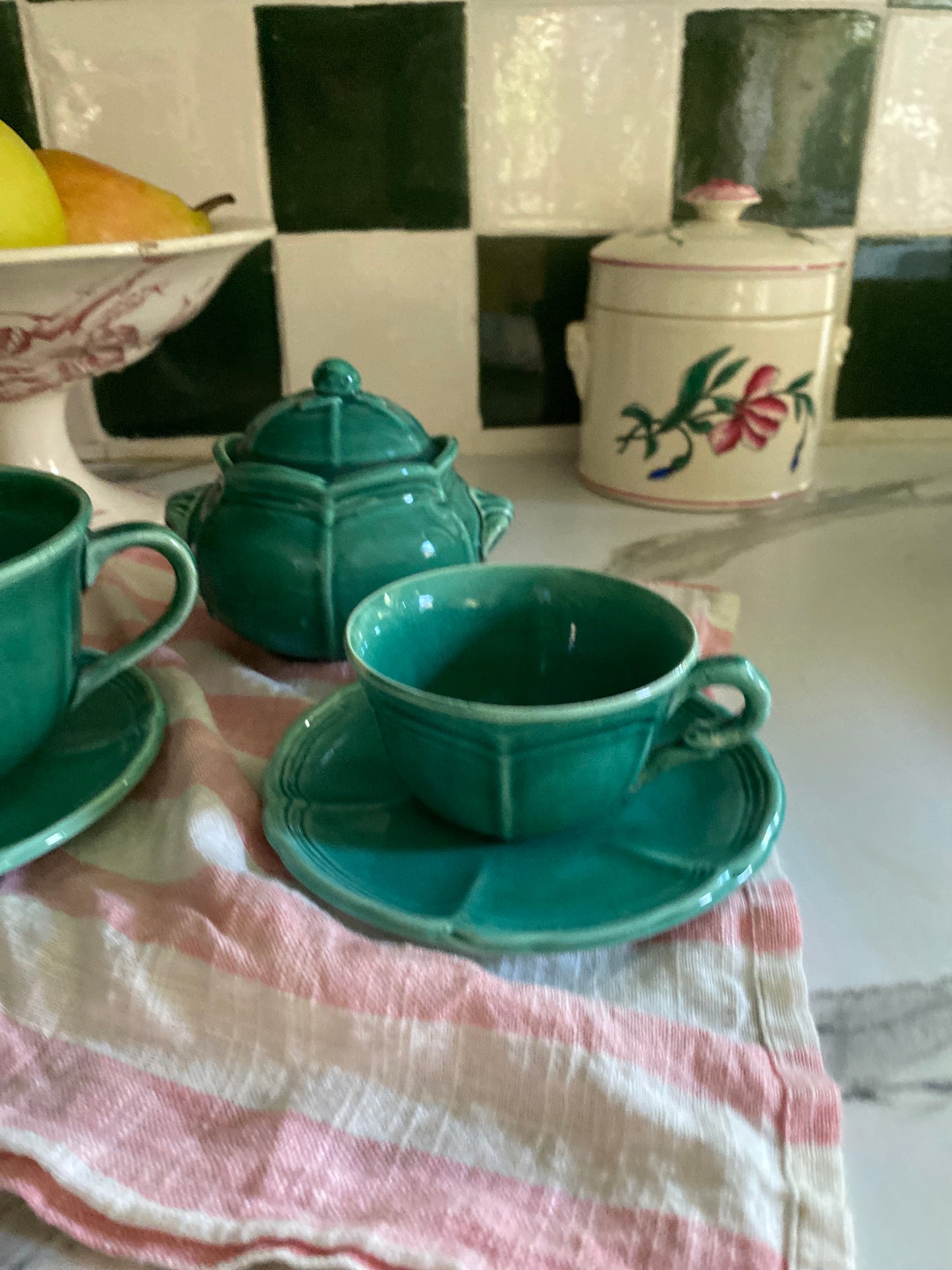 Duo de tasses et leur sucrier