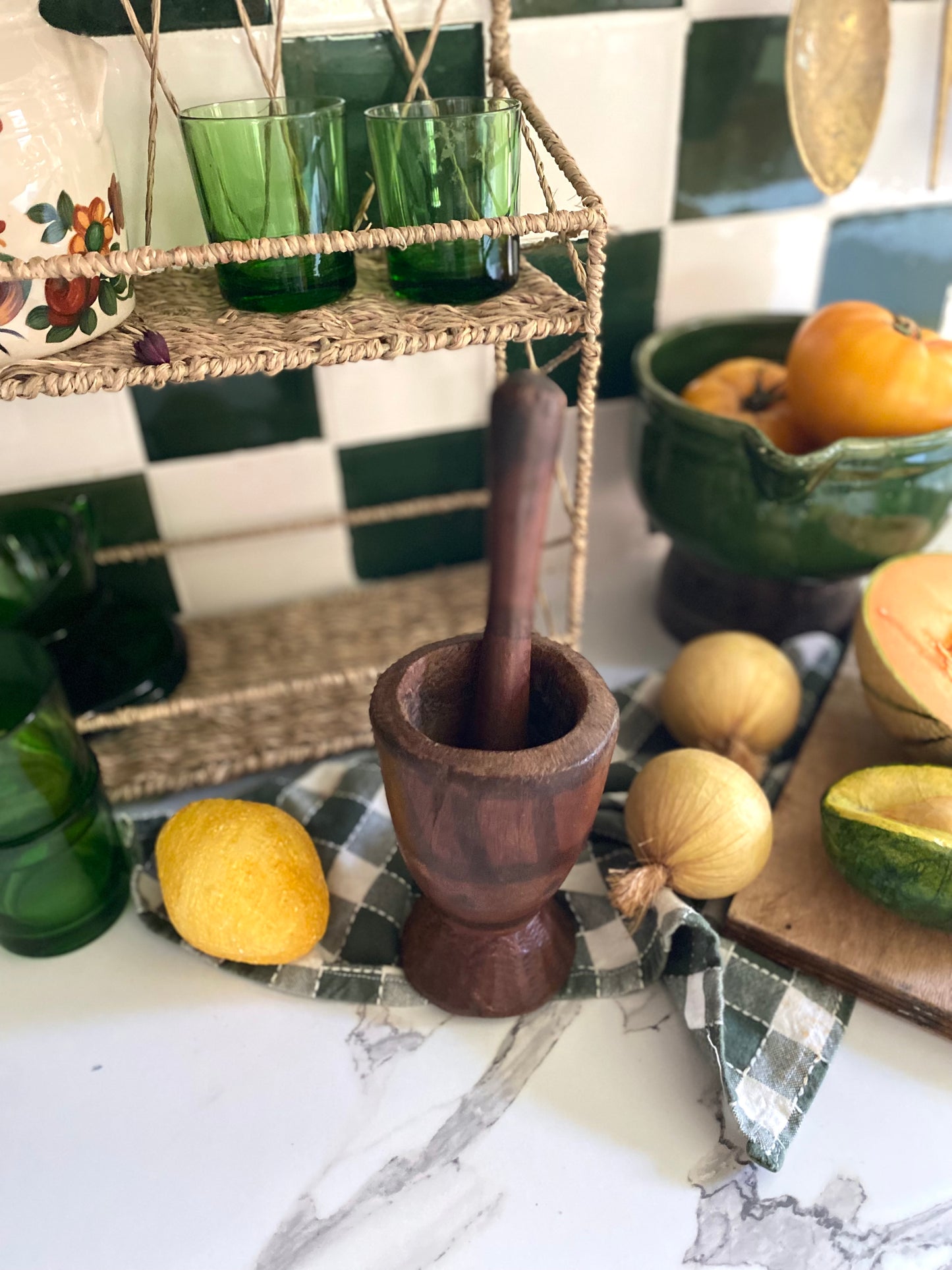 Mortier et pilon en bois sculpté