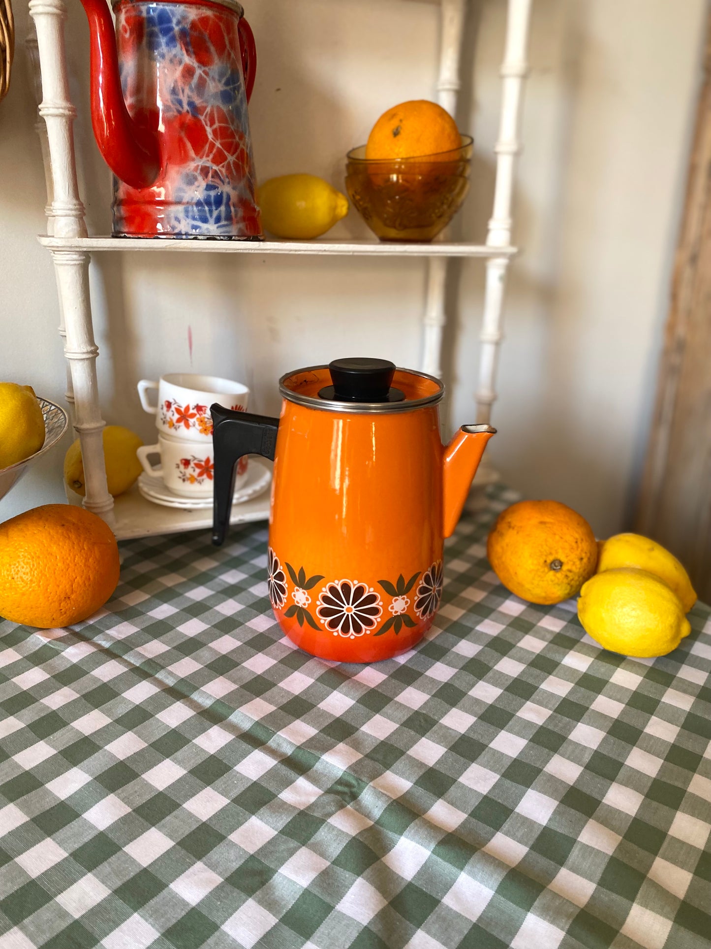 Cafetière émaillée vintage à motif fleuri, orange – années 1970