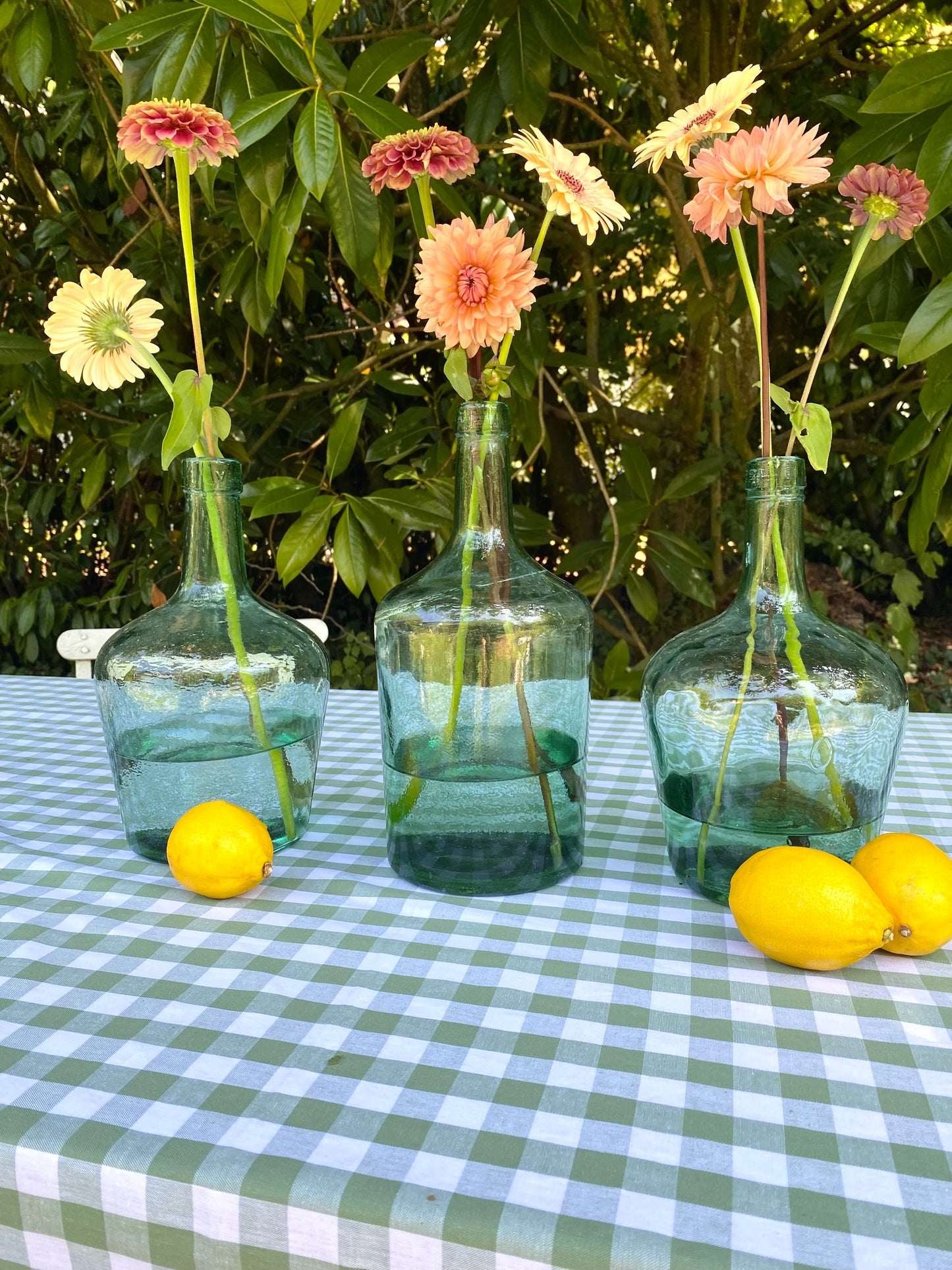 Trio de dames-jeannes en verre soufflé vert-bleu