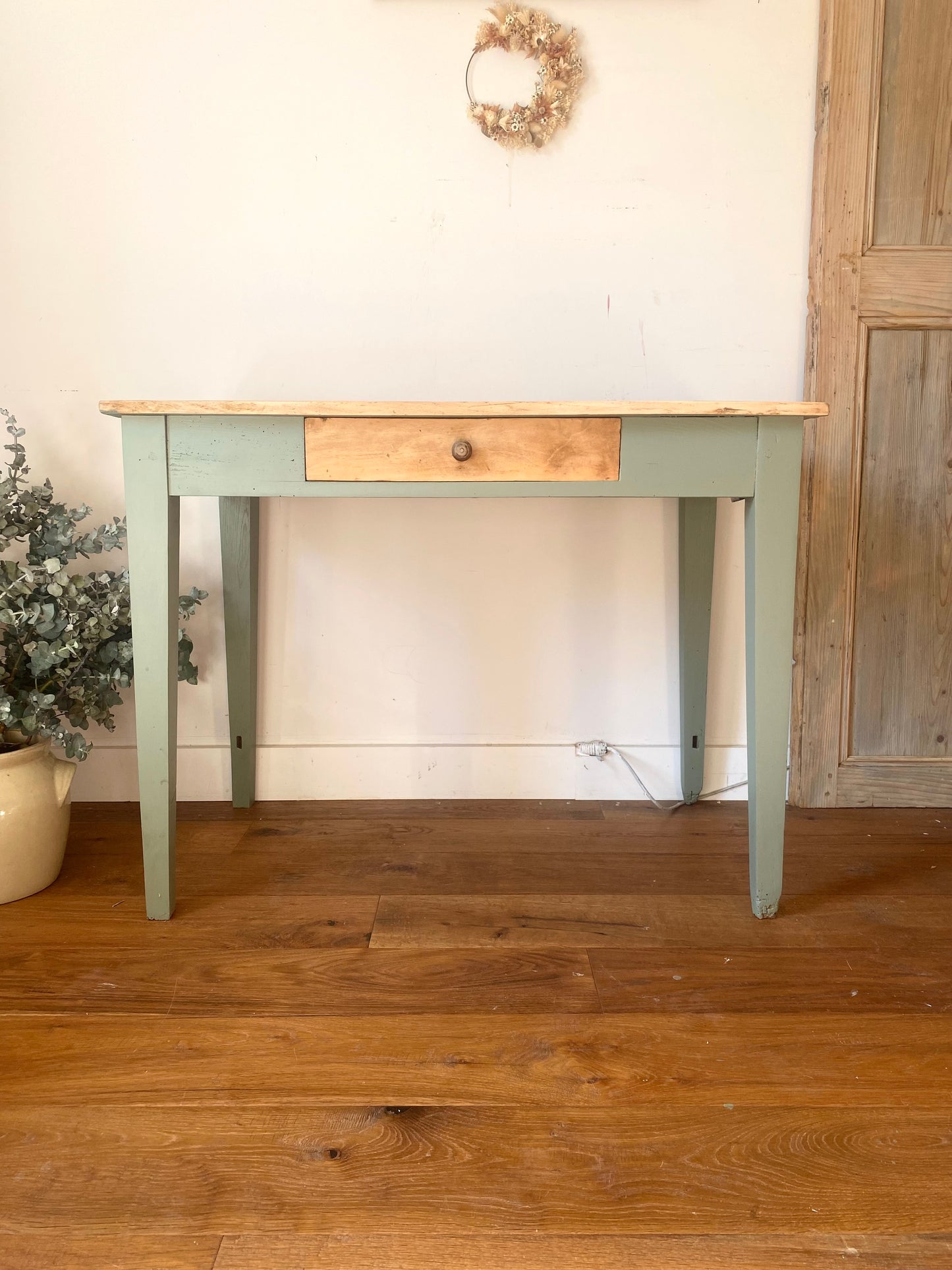Bureau d’écolier en bois ancien rénové