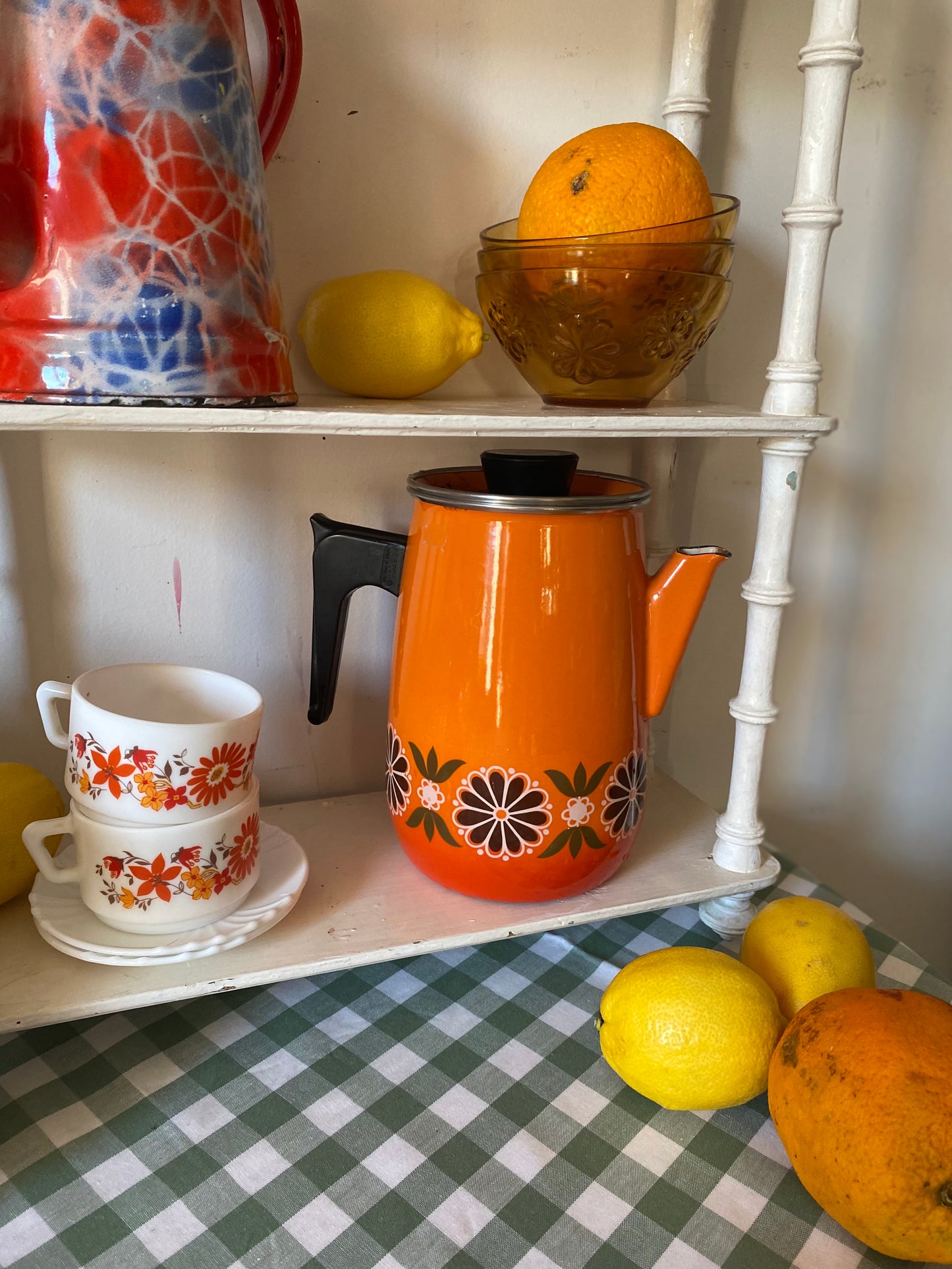 Cafetière émaillée vintage à motif fleuri, orange – années 1970