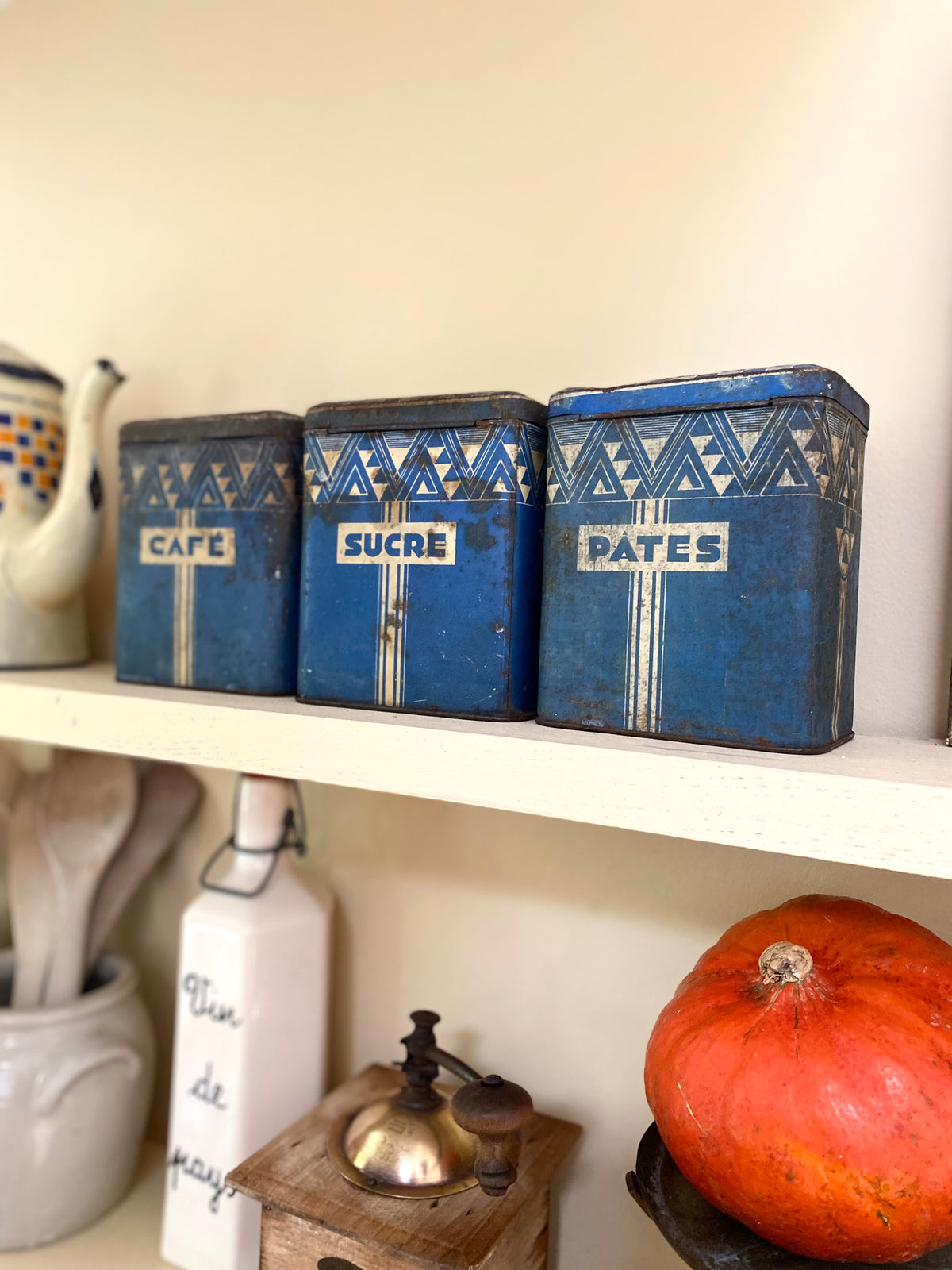 Boîtes Art déco "Café, Sucre, Pâtes" en tôle lithographiée bleue