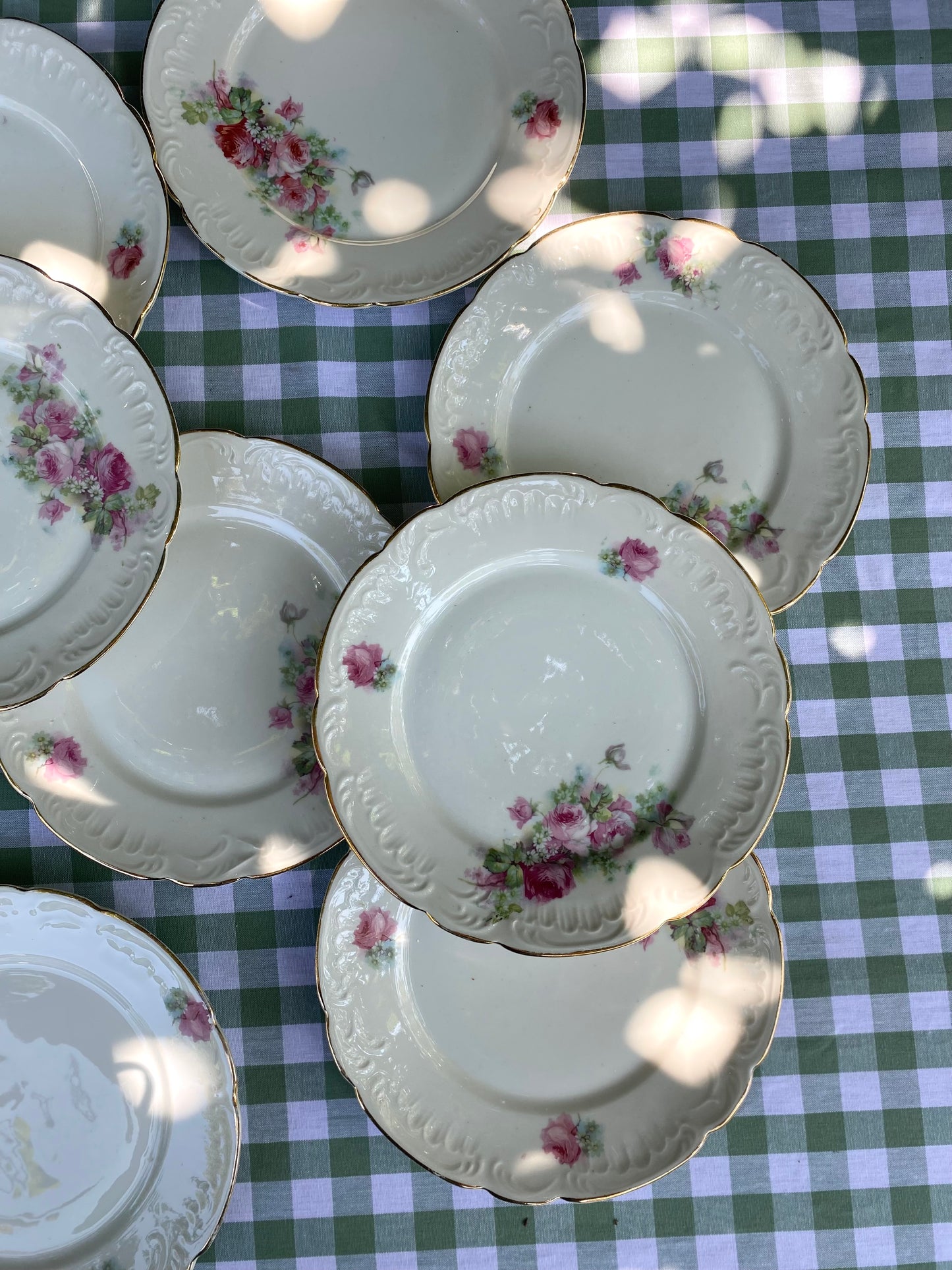 Assiettes à dessert en porcelaine, décor de roses