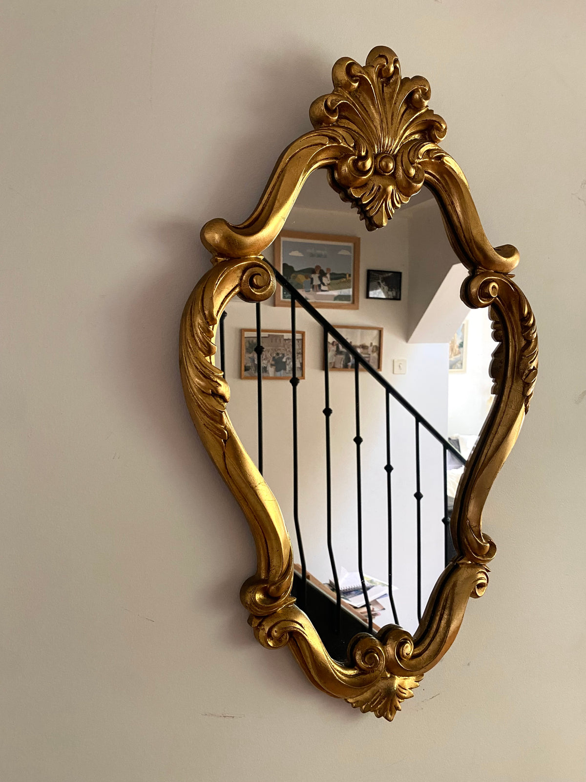 Miroir doré de style Louis XV, milieu du XXe siècle