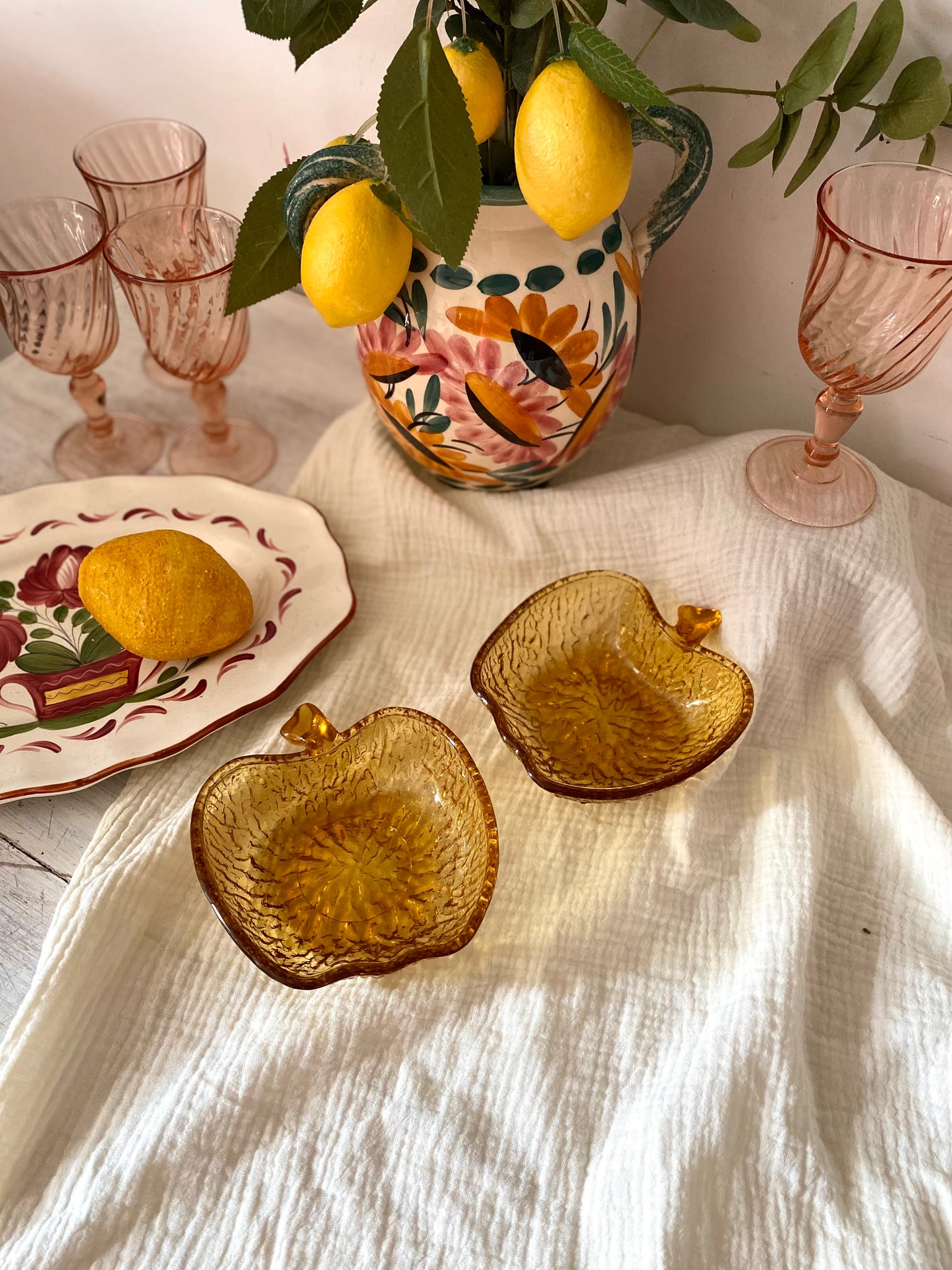 Duo de coupelles pomme en verre pressé ambré, vintage années 60-70