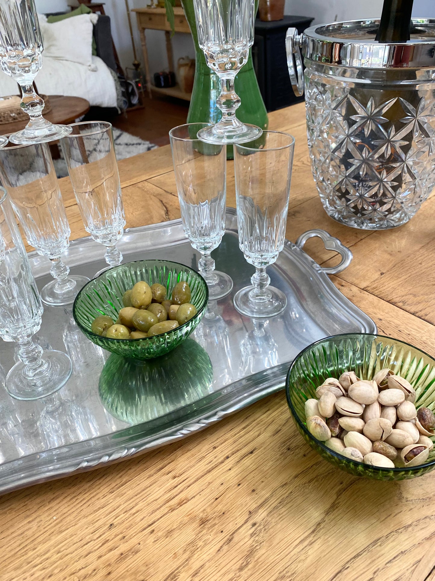 Service de 16 flûtes en verre ancien