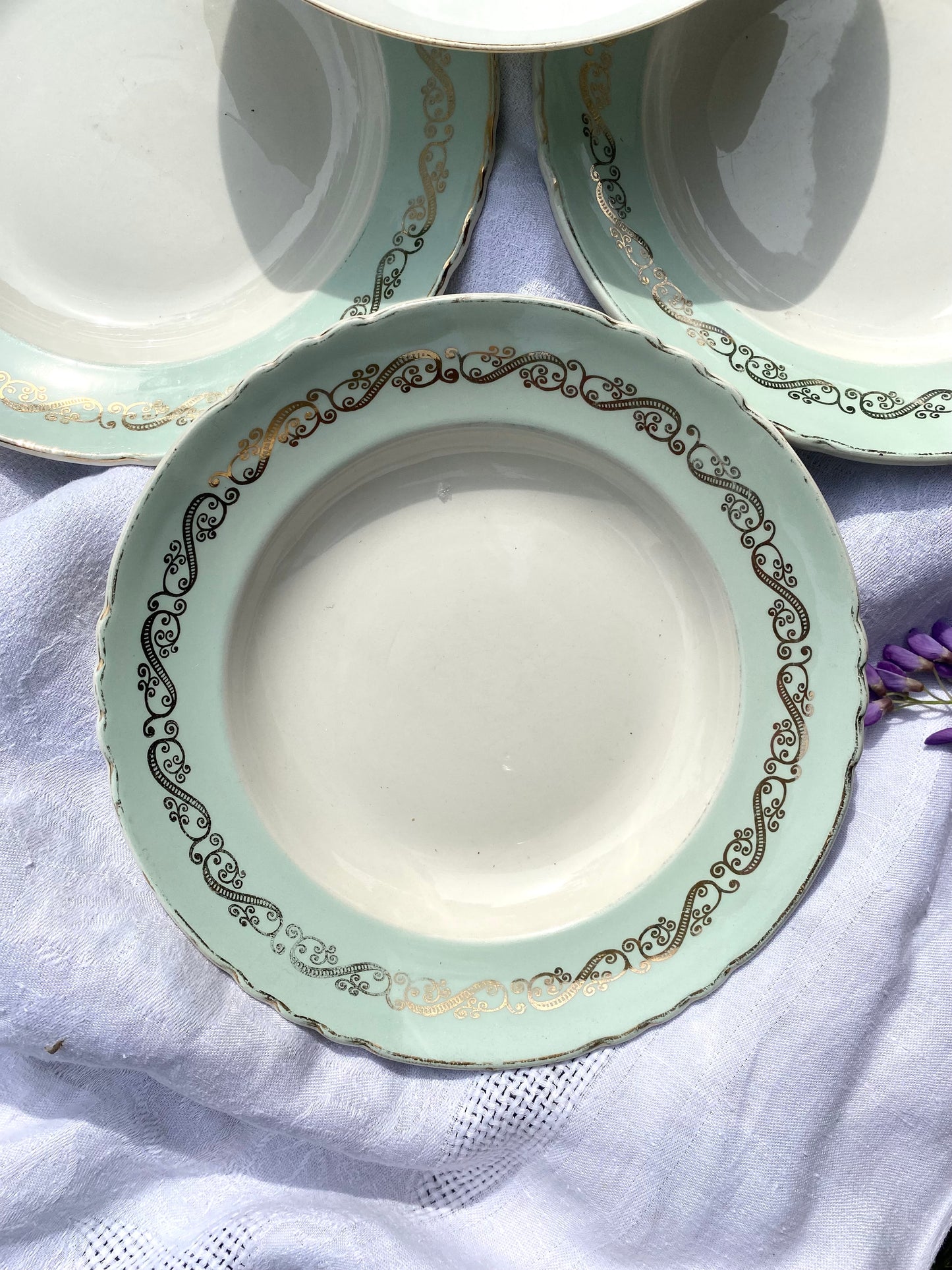 Assiettes creuses en faïence ancienne