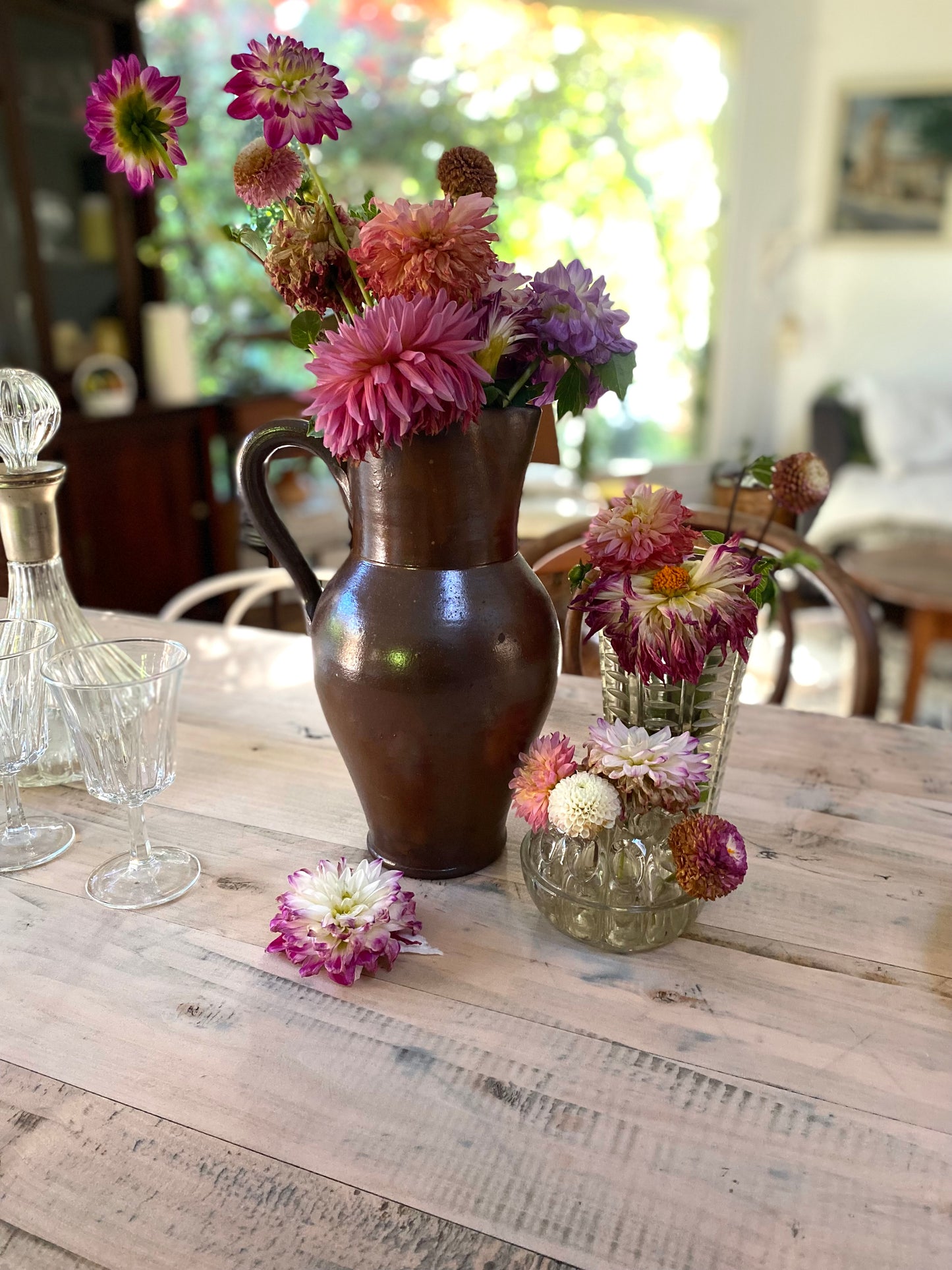 Broc en grès ancien chocolat