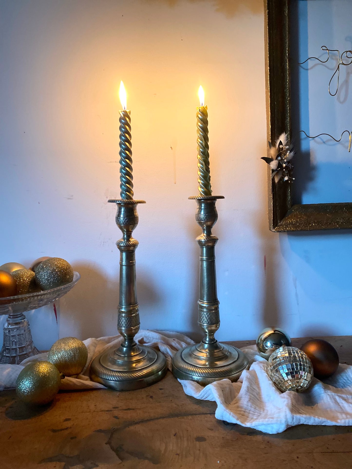 Paire de bougeoirs en laiton fin XIXe