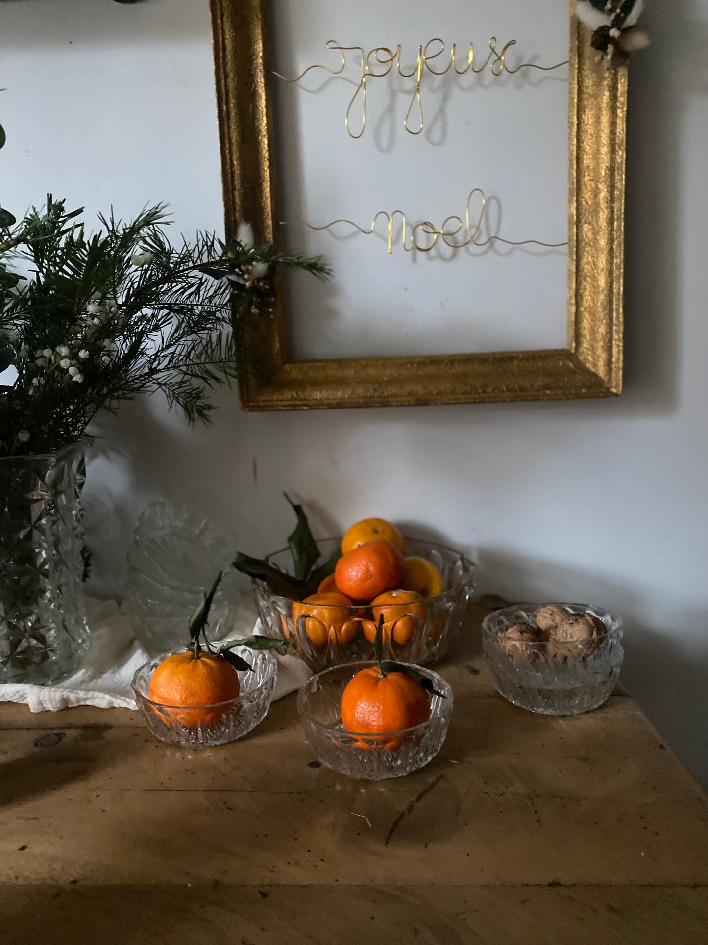 Saladier en verre ciselé et ses 8 ramequins