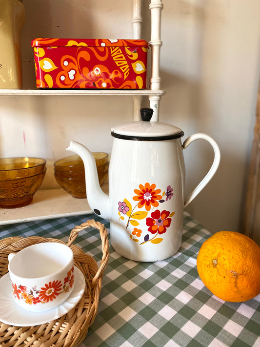 Cafetière en tôle émaillée à décor floral, années 1970