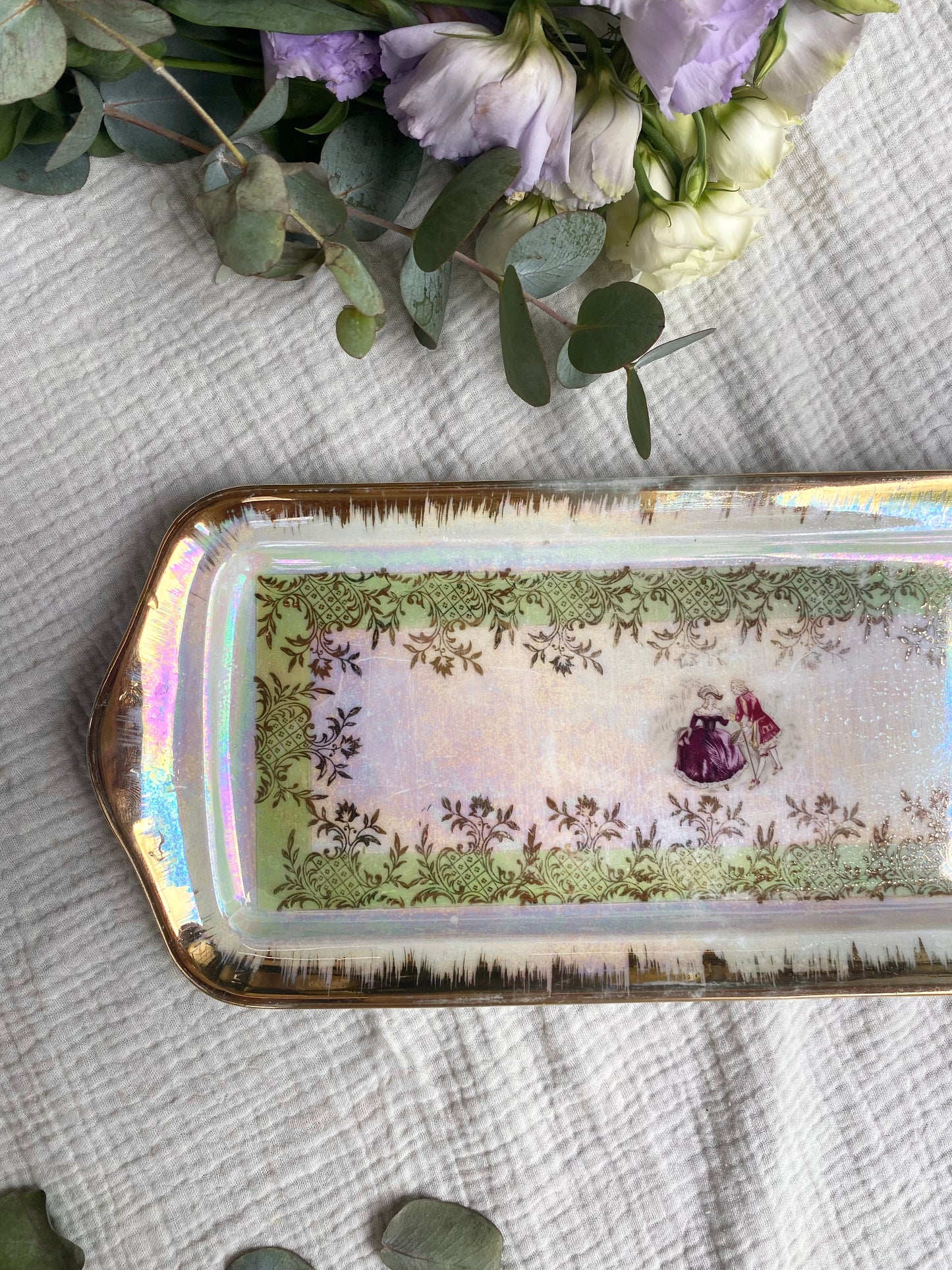 Plat rectangulaire en porcelaine ancienne