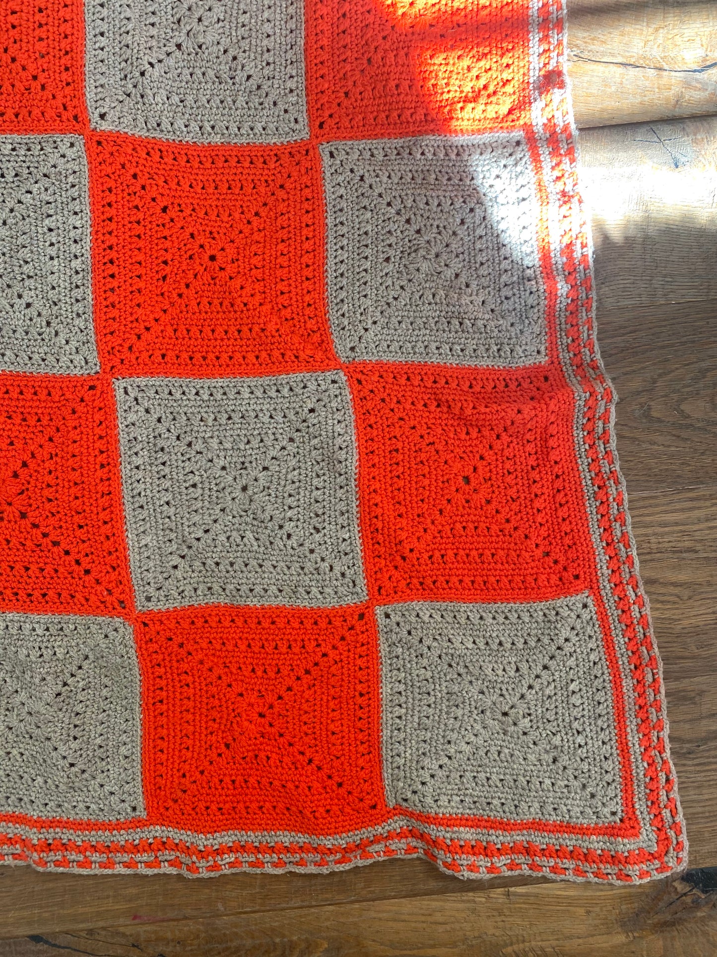 Plaid en laine au crochet vintage