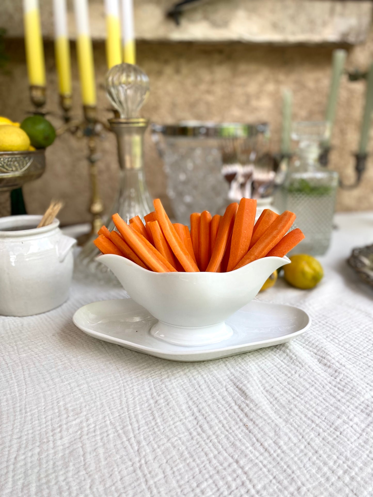 Saucière en porcelaine ancienne