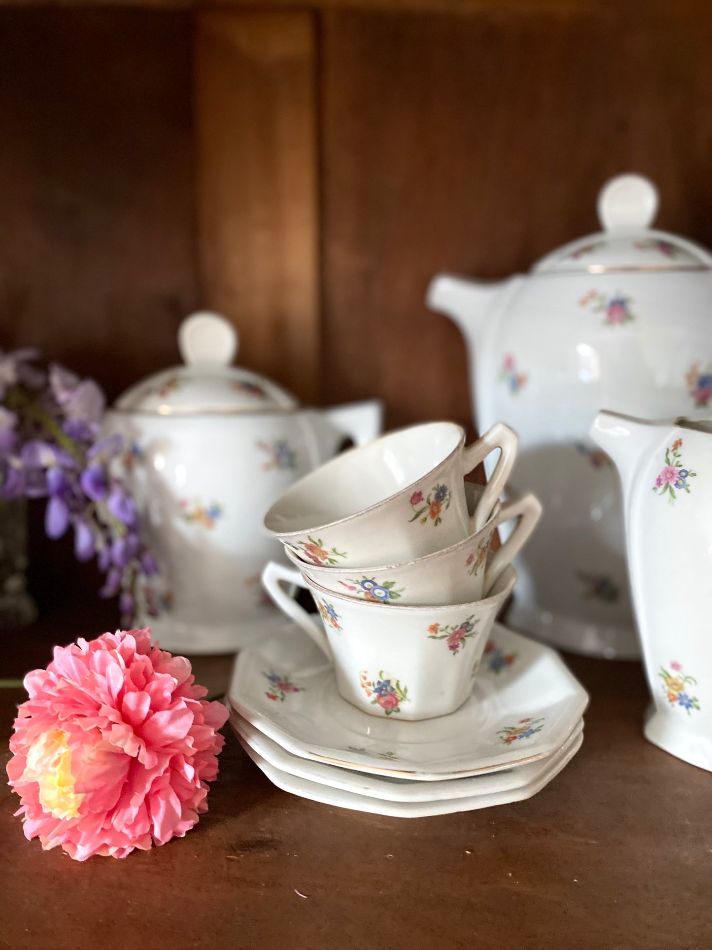 Service a café en porcelaine ancienne fleurie