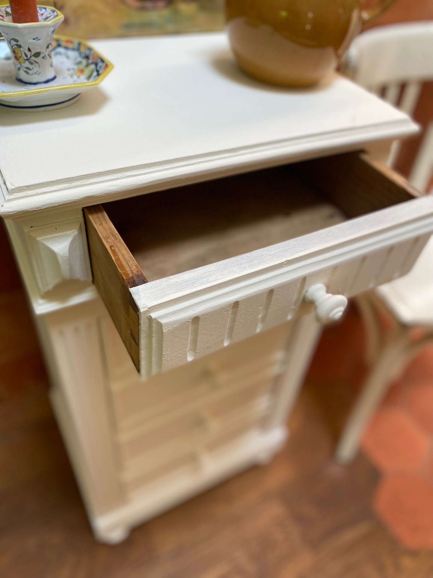 Chiffonnier en bois ancien blanc