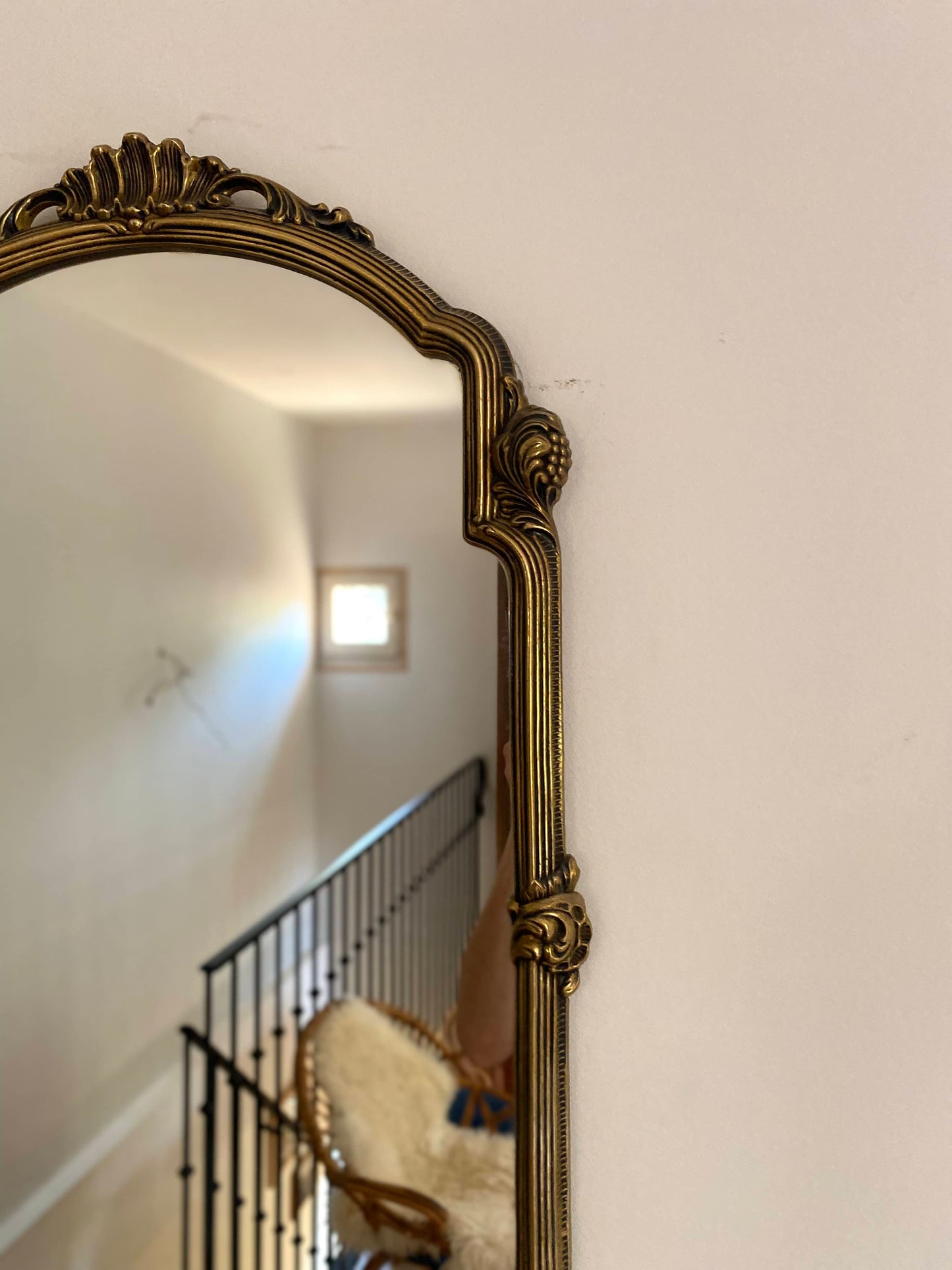 Miroir ancien en laiton orné italien