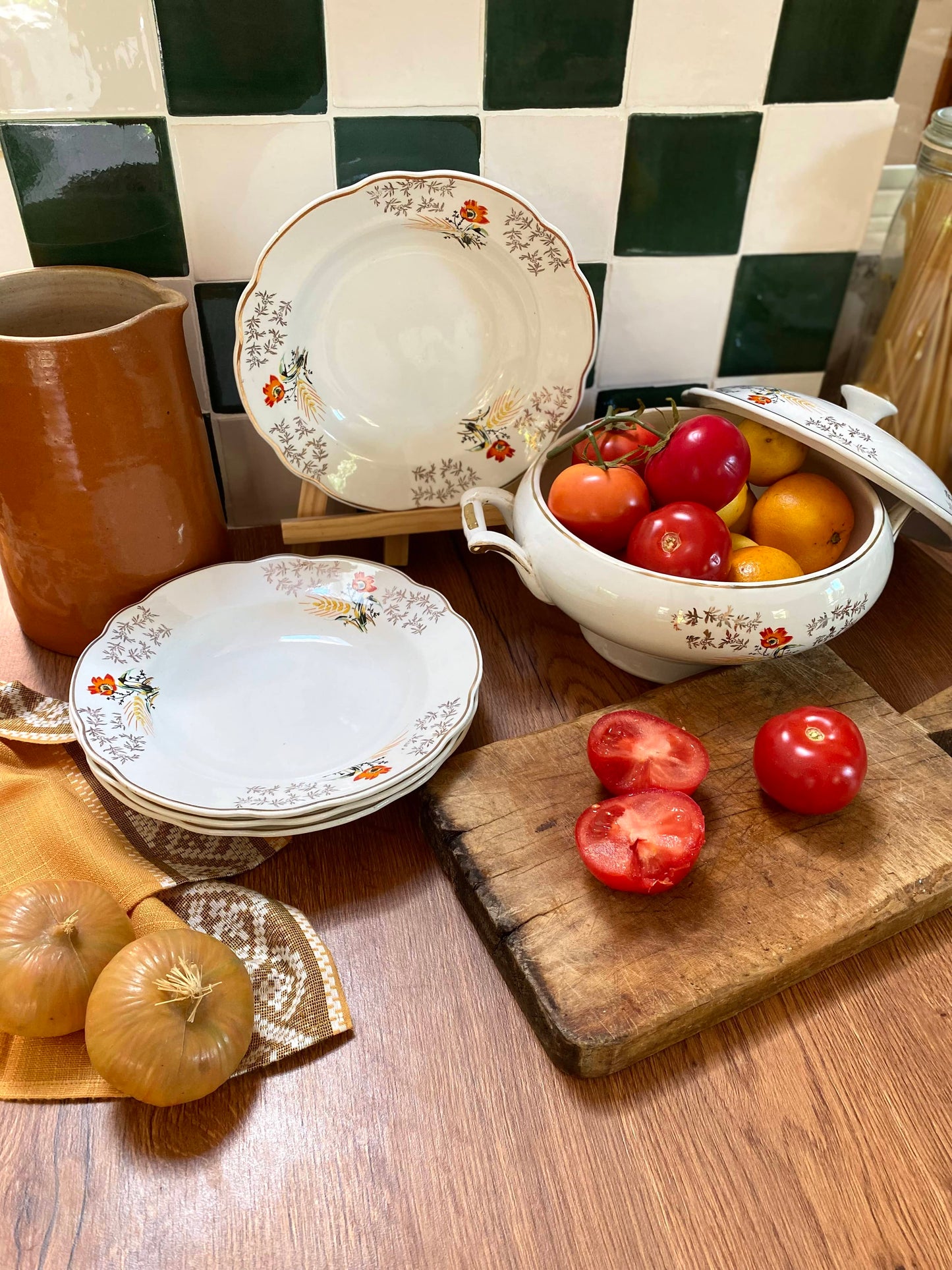 Soupière ou coupe à fruit en faïence ancienne