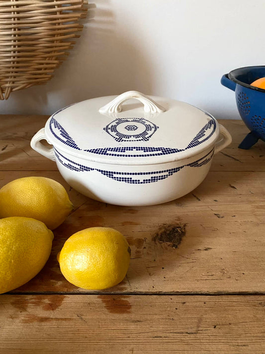 Soupière ou coupe à fruit en faïence ancienne