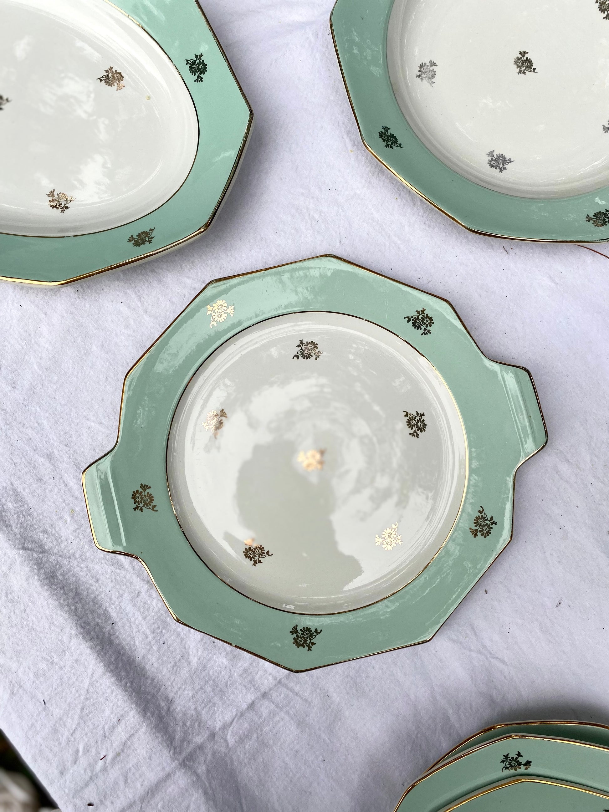 Service de vaisselle en porcelaine Selinex vert avec bordure dorée