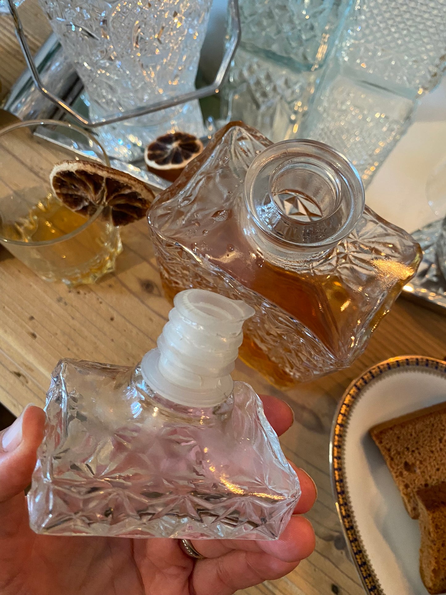 Carafe à liqueur vintage en verre moulé